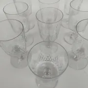 9 grands verres en cristal de Baccarat, modèle Champigny.