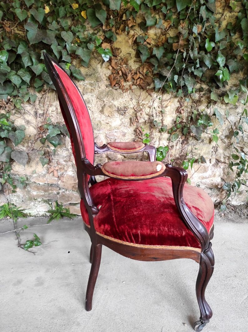Louis XV armchair in mahogany and red velvet