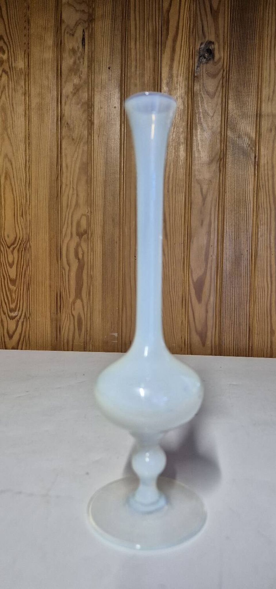 Vase soliflore en verre opalin blanc  26 cm opaline blanche