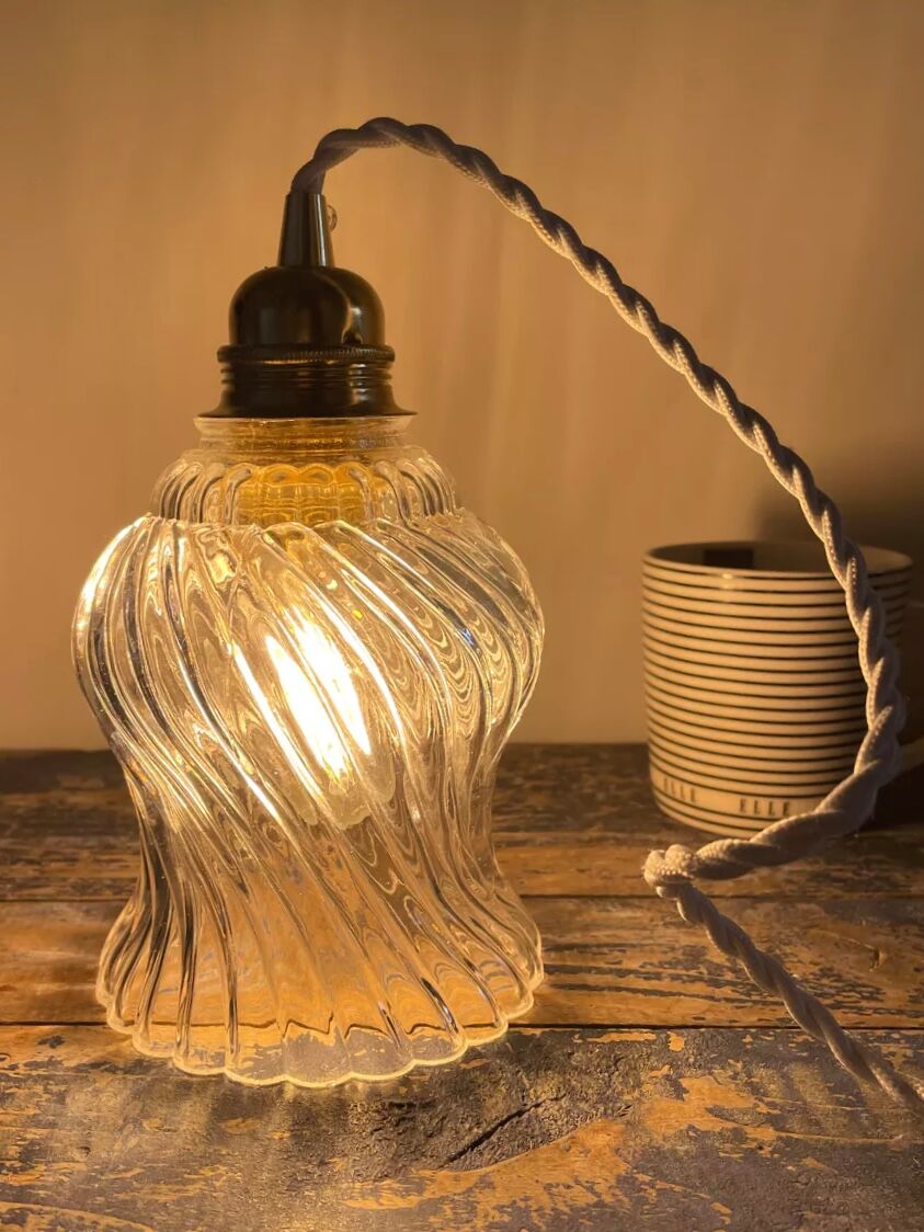 Vintage portable lamp in electrified chiseled glass to nine