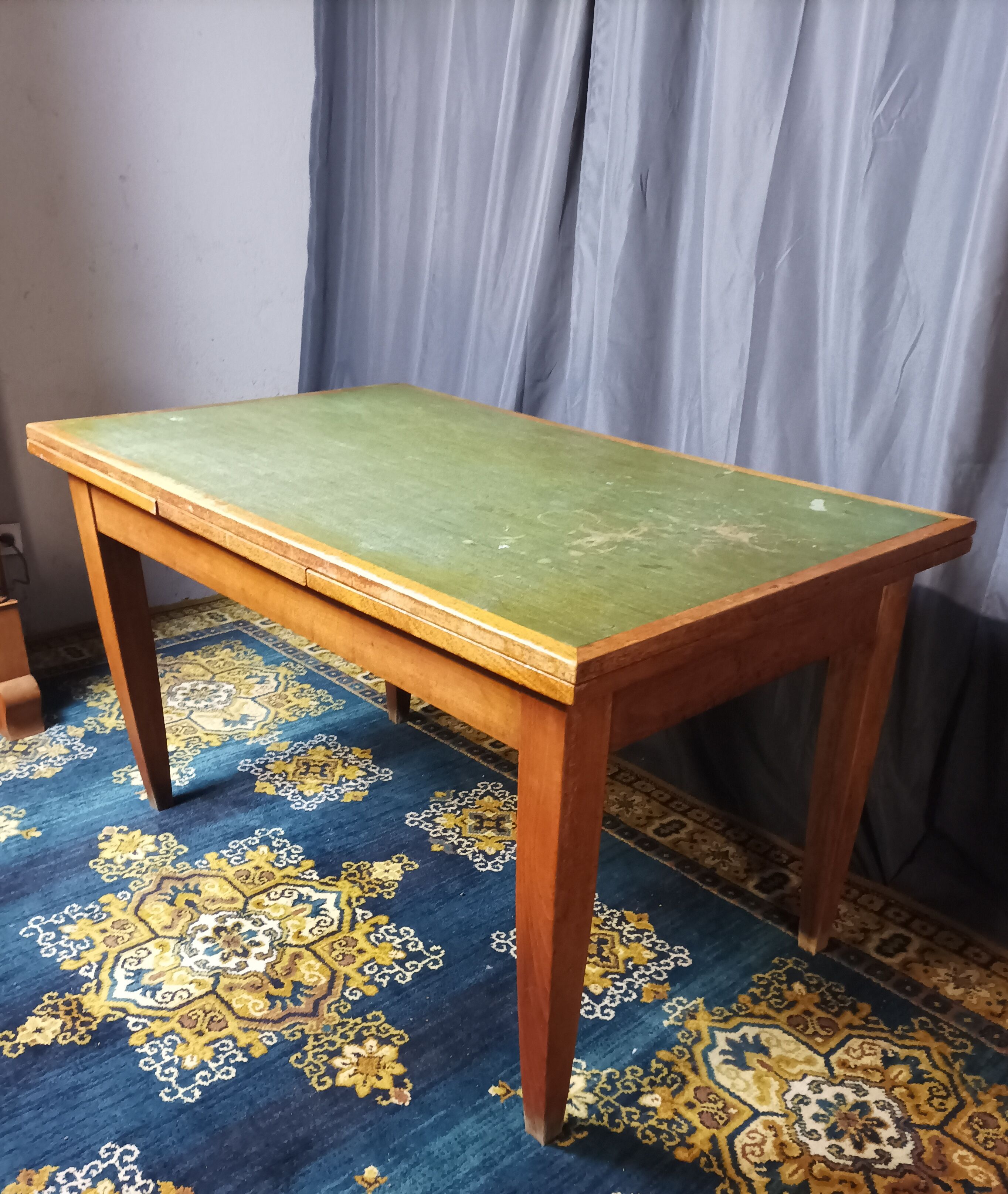 Vintage oak extendable table