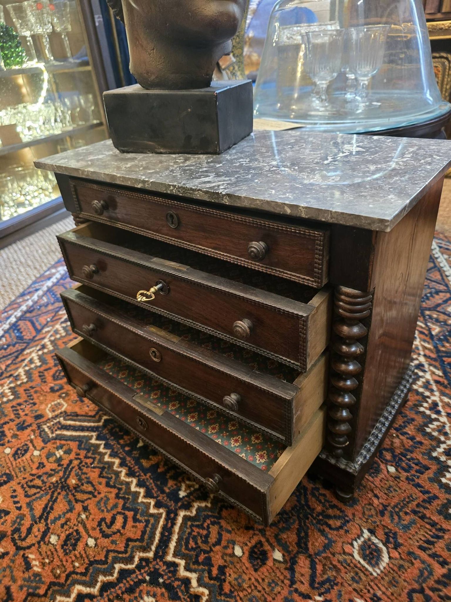 Miniature commode