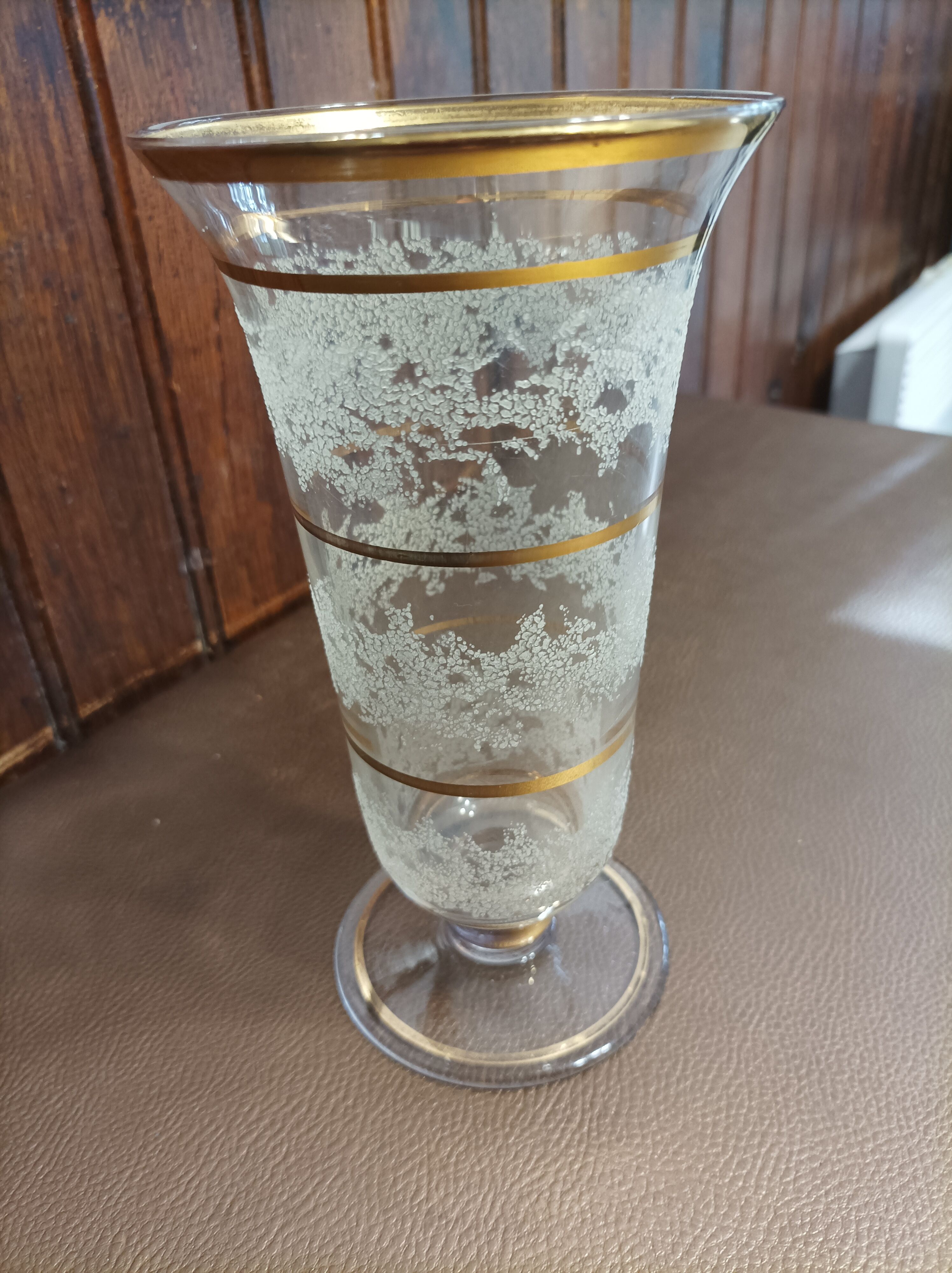 Vase Art Déco en Verre granité blanc et doré