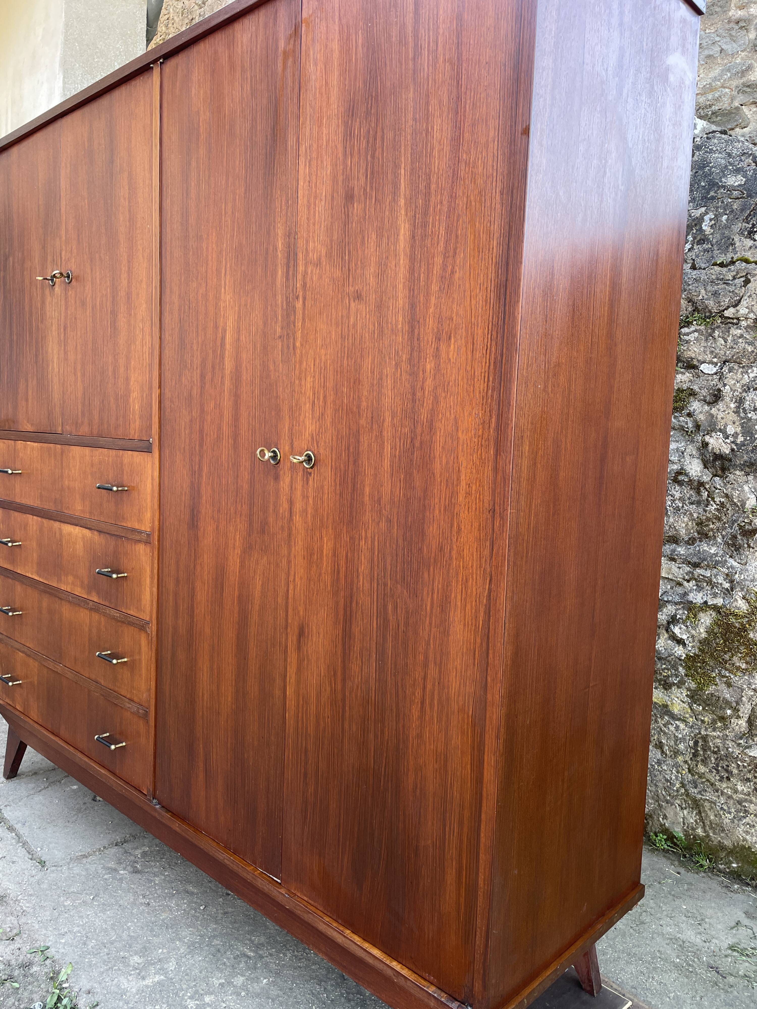 Armoire pieds compas 1960