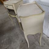 Deux tables de chevets