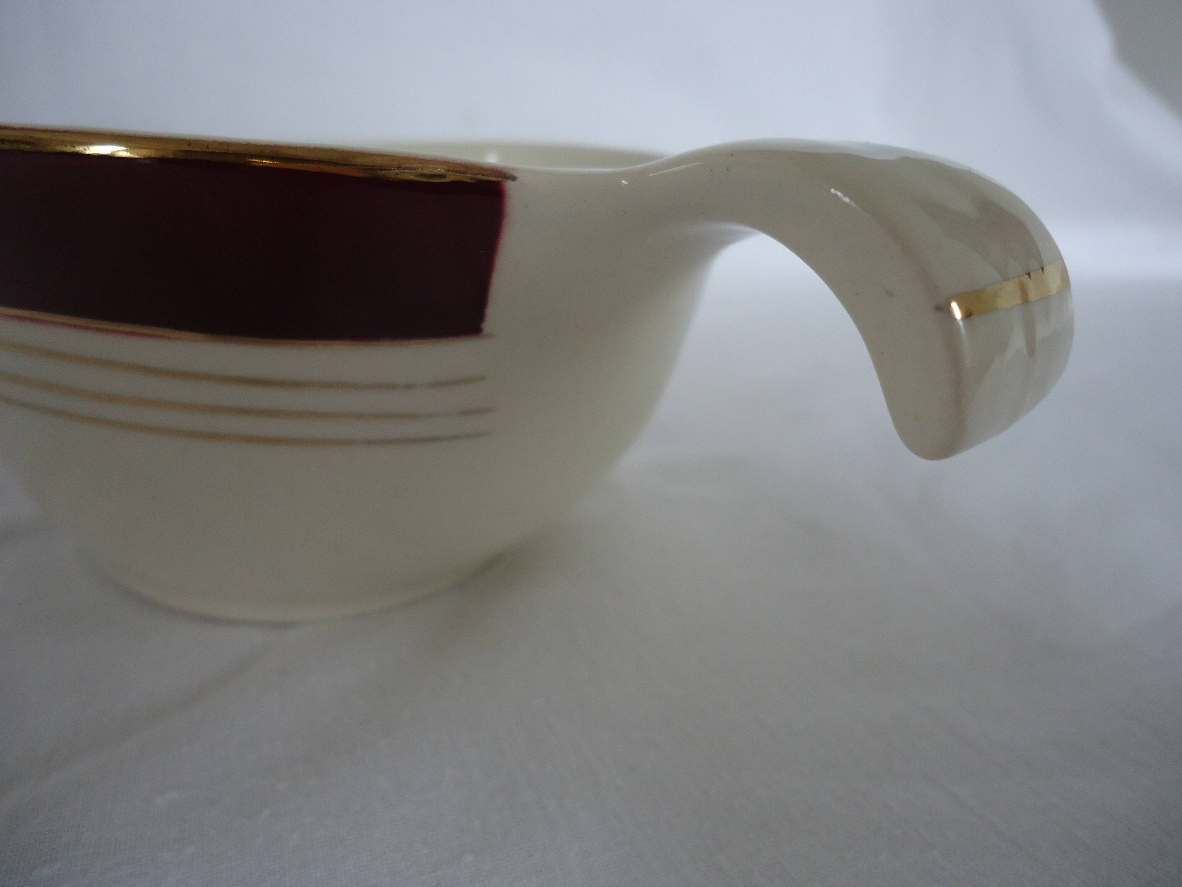 Opaque porcelain gravy boat, digoin sarreguemines, pasteur model
