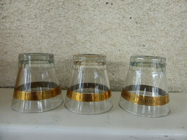 5 drinks a cocktail vintage 1950, edged gold and each Fund has a different color