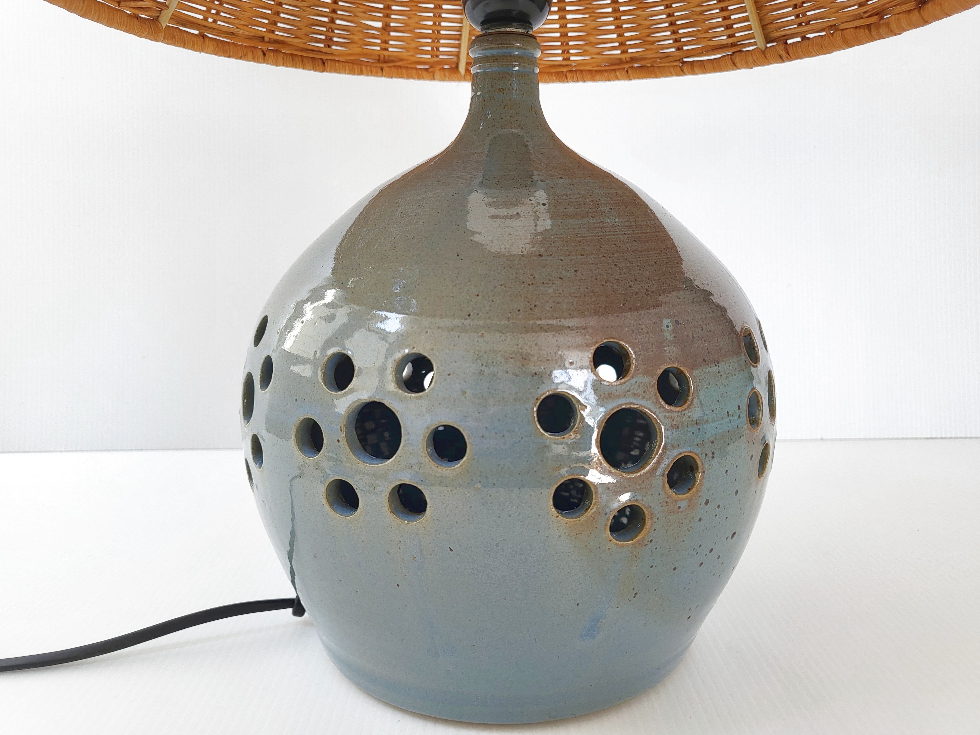Vintage lamp in stoneware & rattan 1970