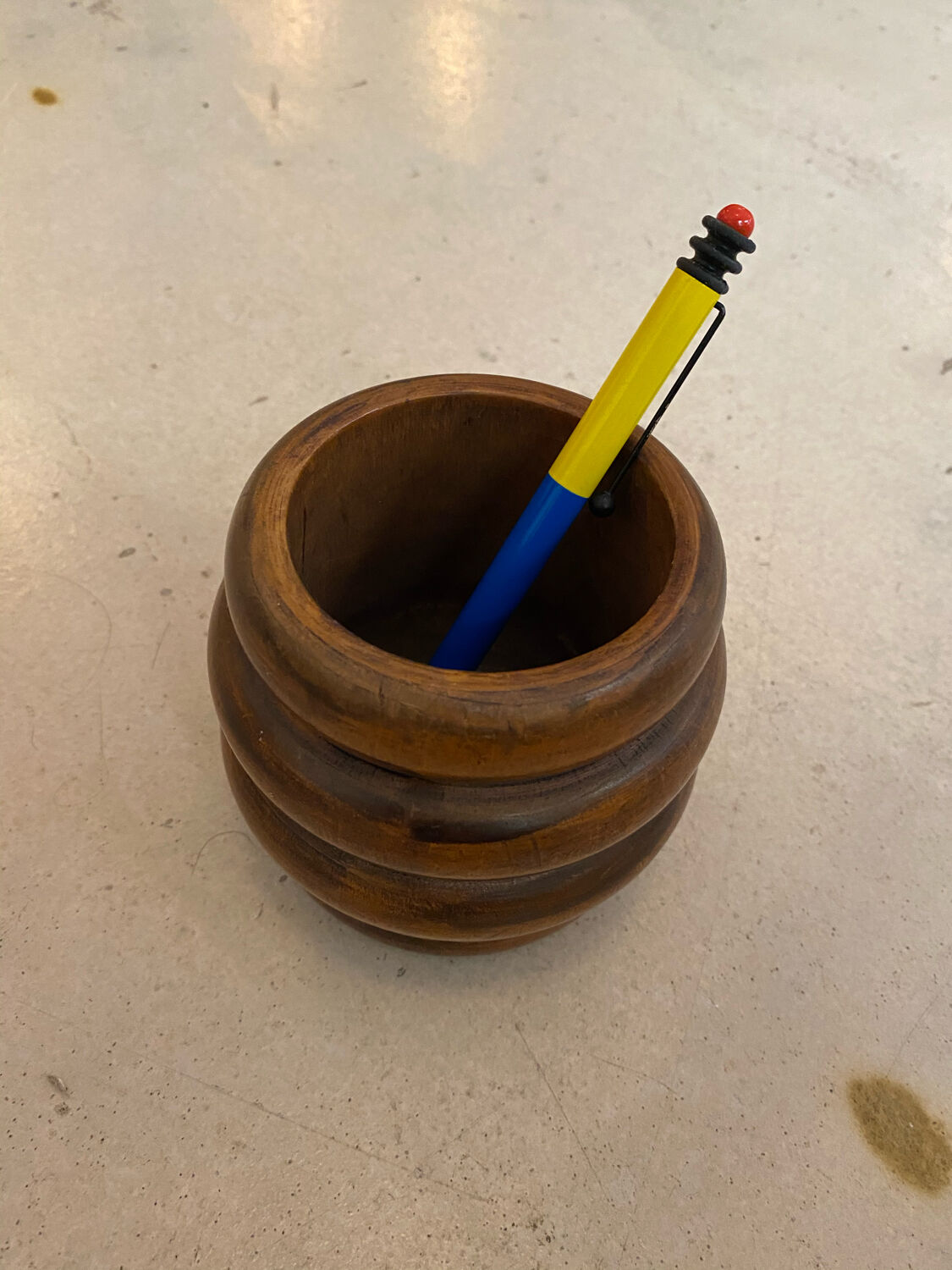 Vase en bois