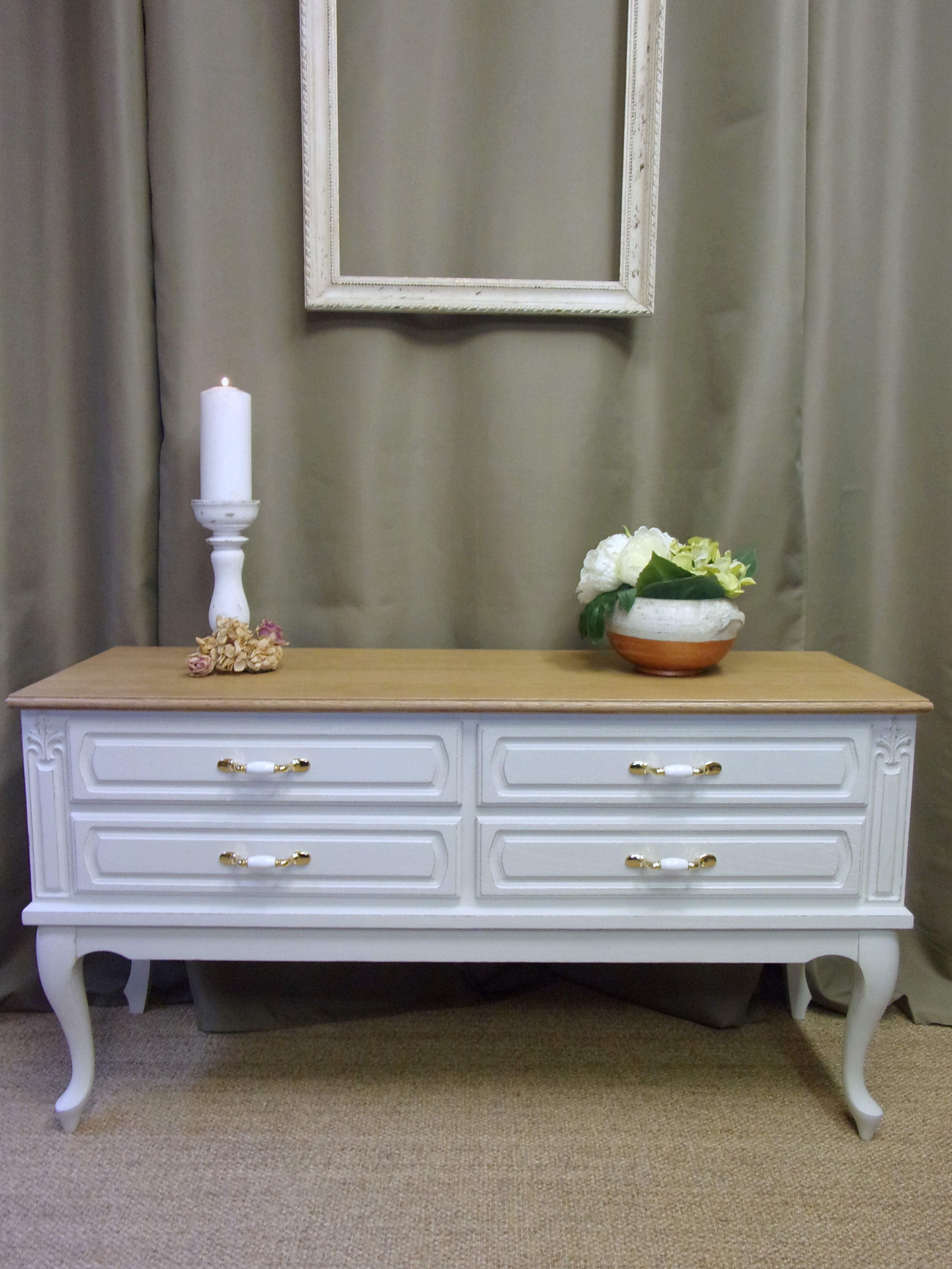 Commode basse meuble TV rangements relooké gris claire et bois naturel