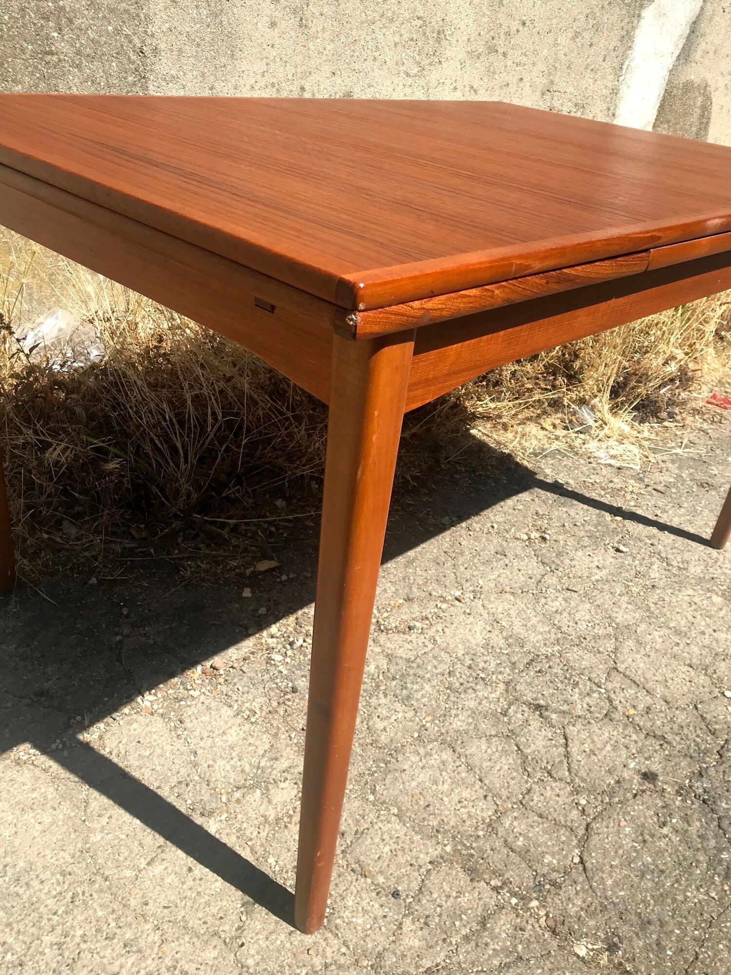 Extendable dining table with vintage 60s teak extensions