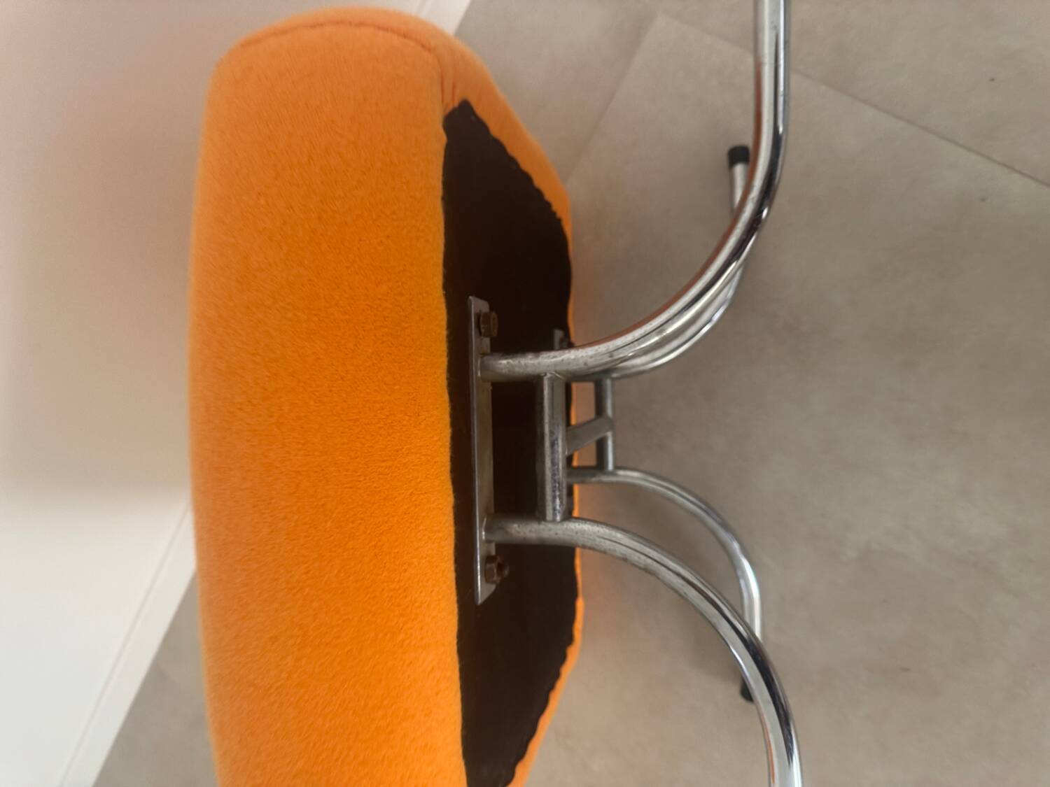Vintage orange pouf 1970