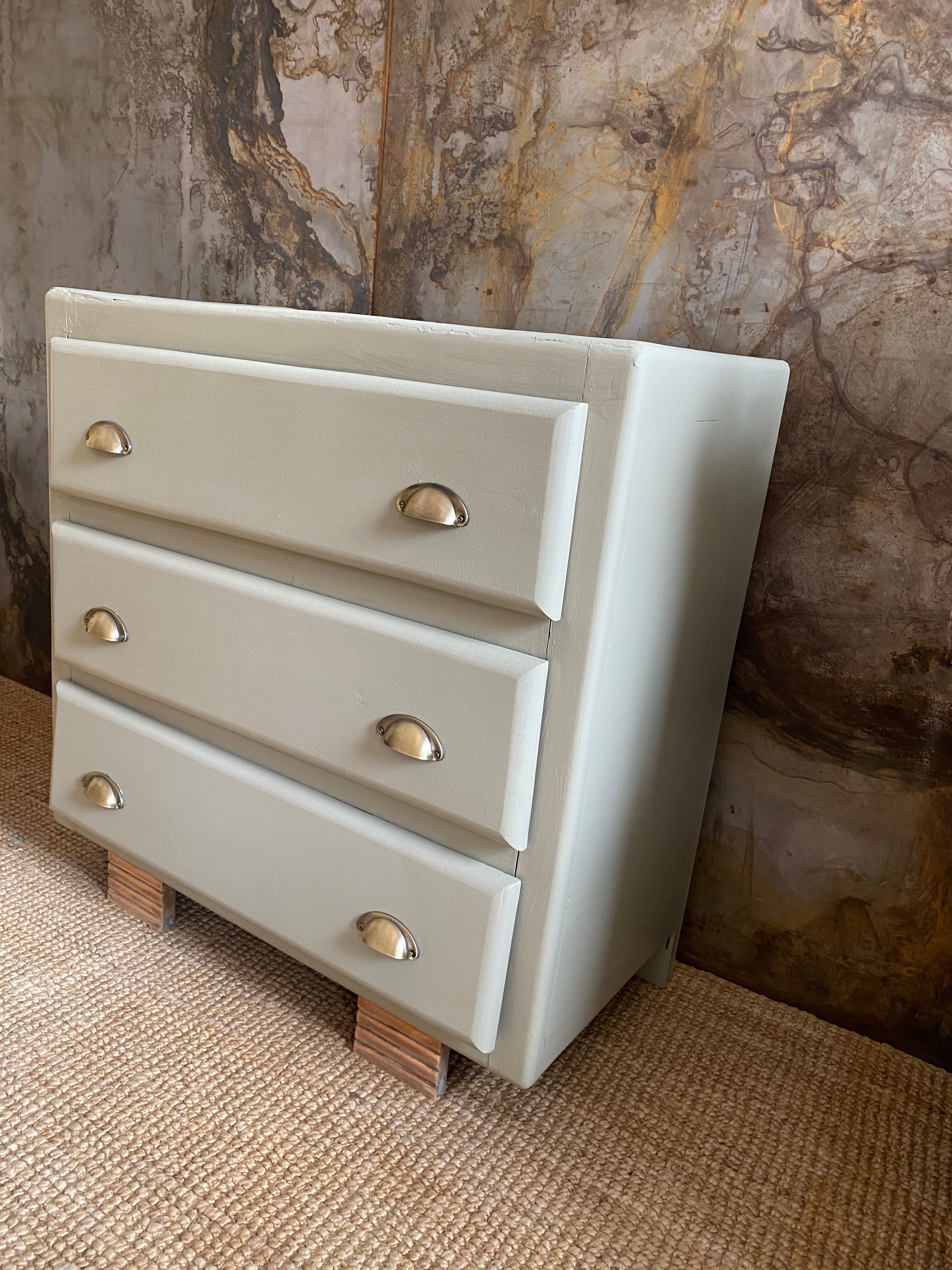 Soft khaki chest of drawers