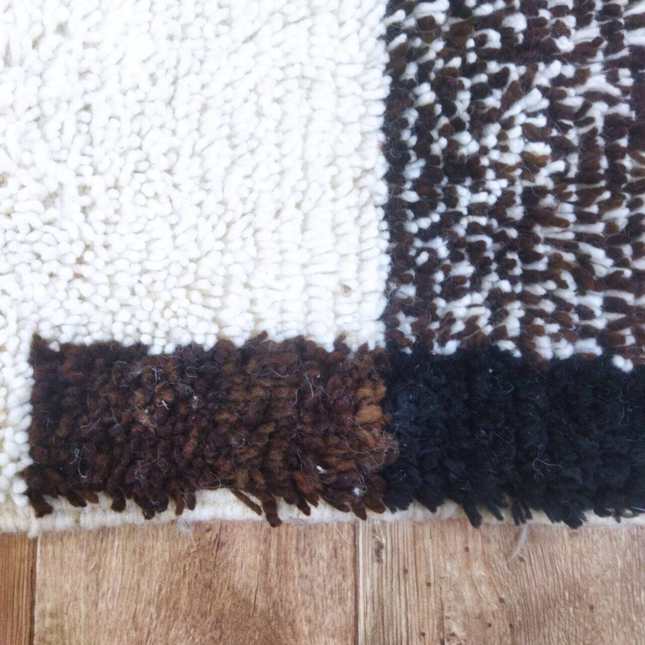 Azilal Berber rug in handmade wool 236 X 156 CM