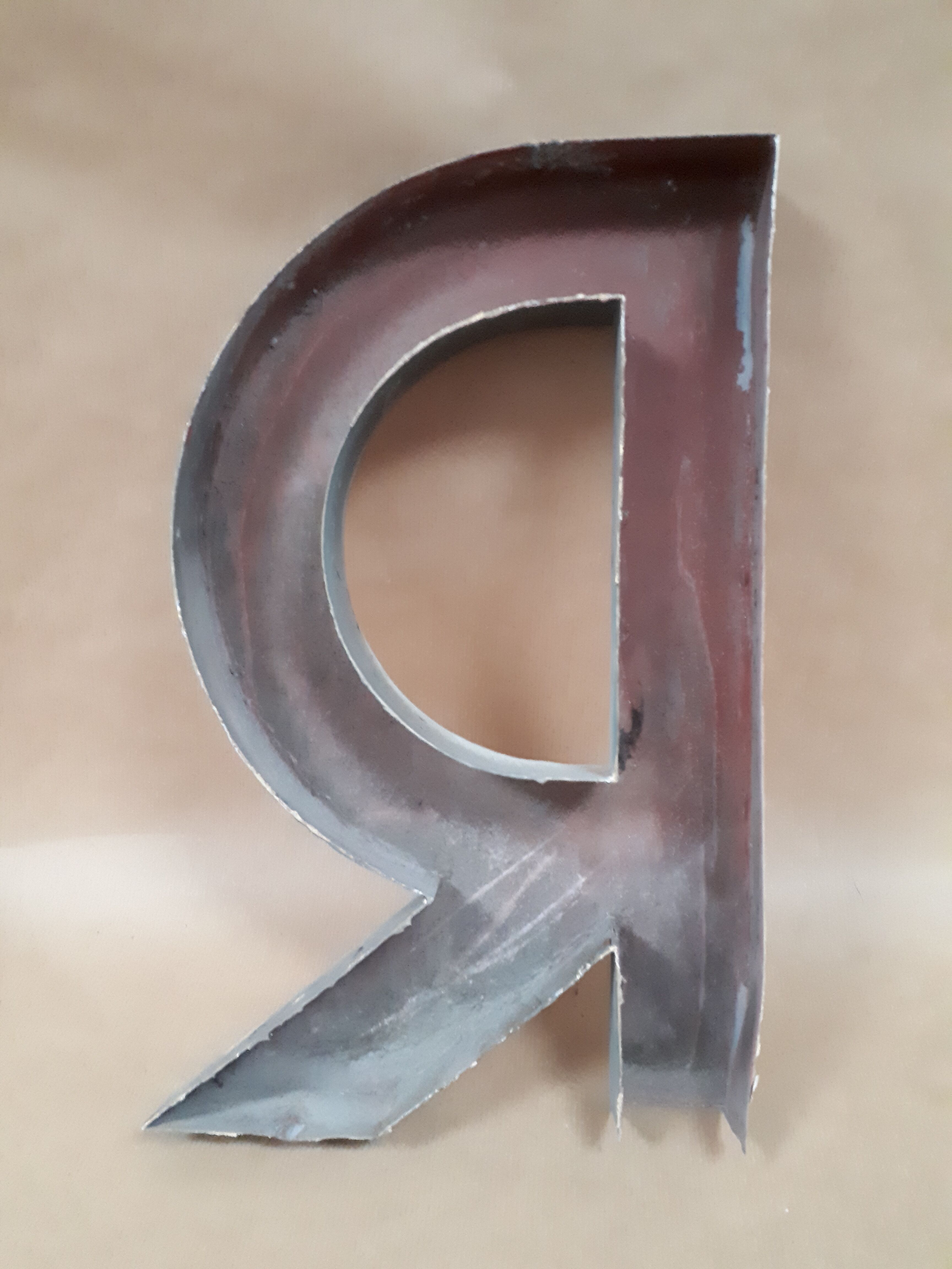 Letter of sign R metal zinc painted vintage 1950