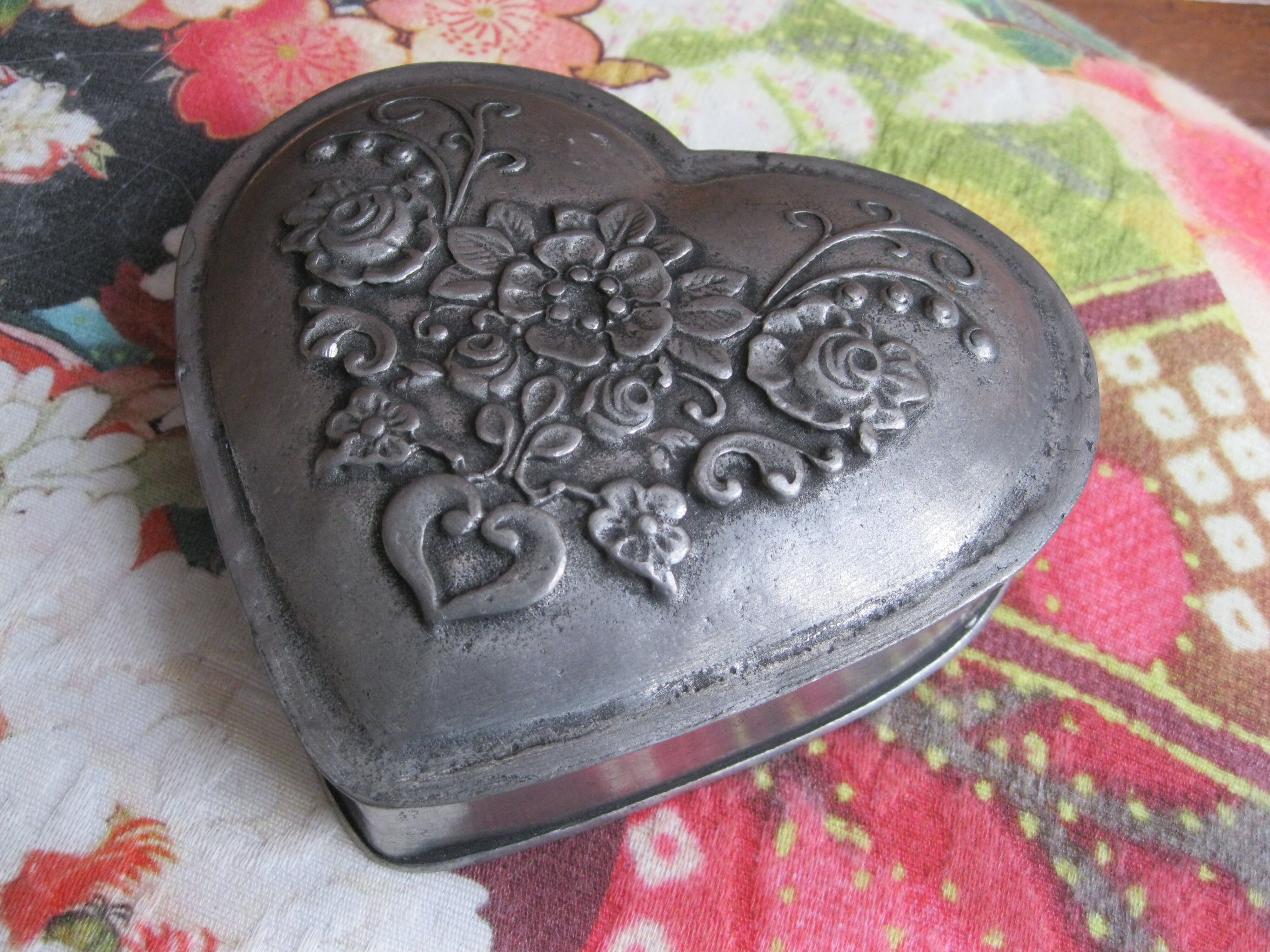 Candy box tin heart