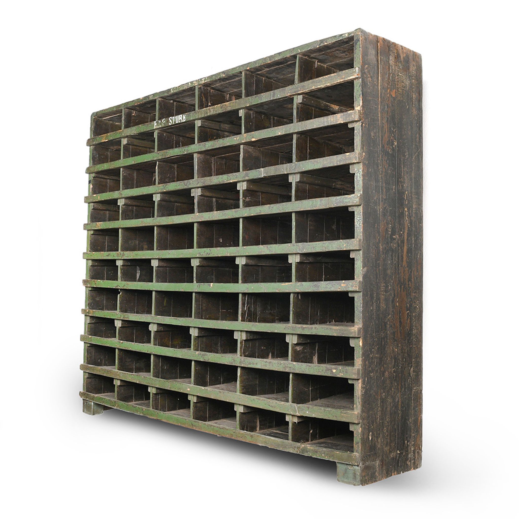 Wooden workshop furniture with 60 lockers