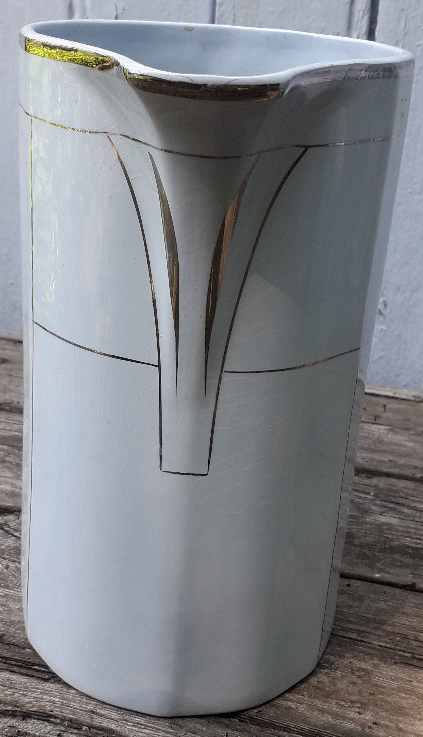 Broc art deco moulin des loups