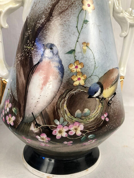 Pair of paris porcelain vases with bird decorations