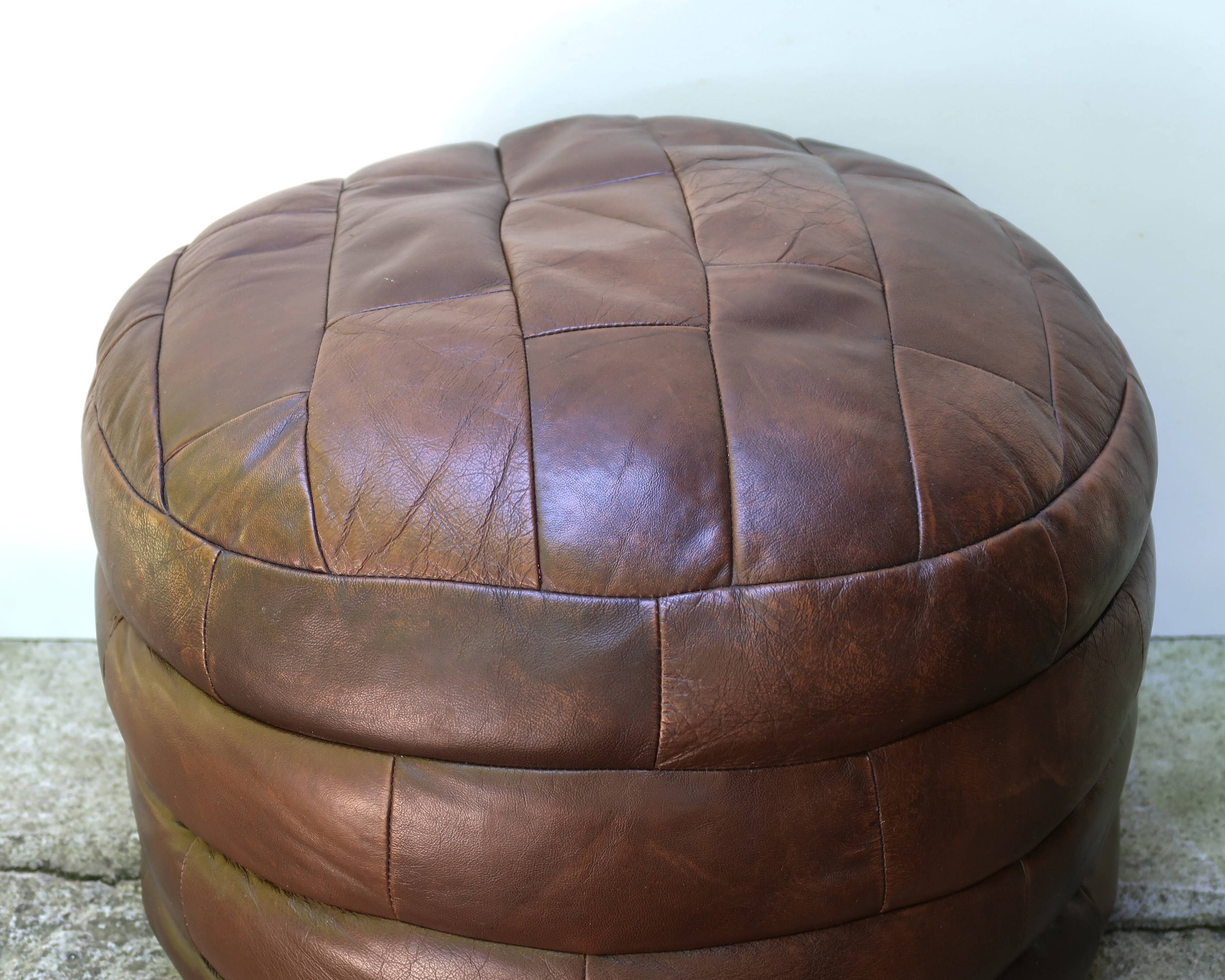 Pouf rond en patchwork de cuir marron foncé, années 70