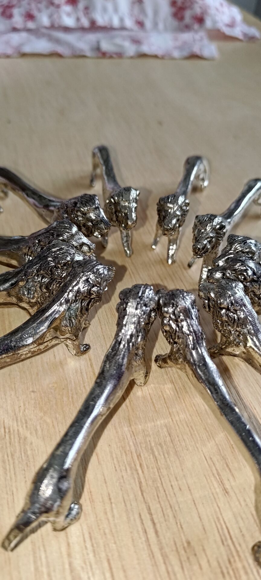 12 lion knife holders