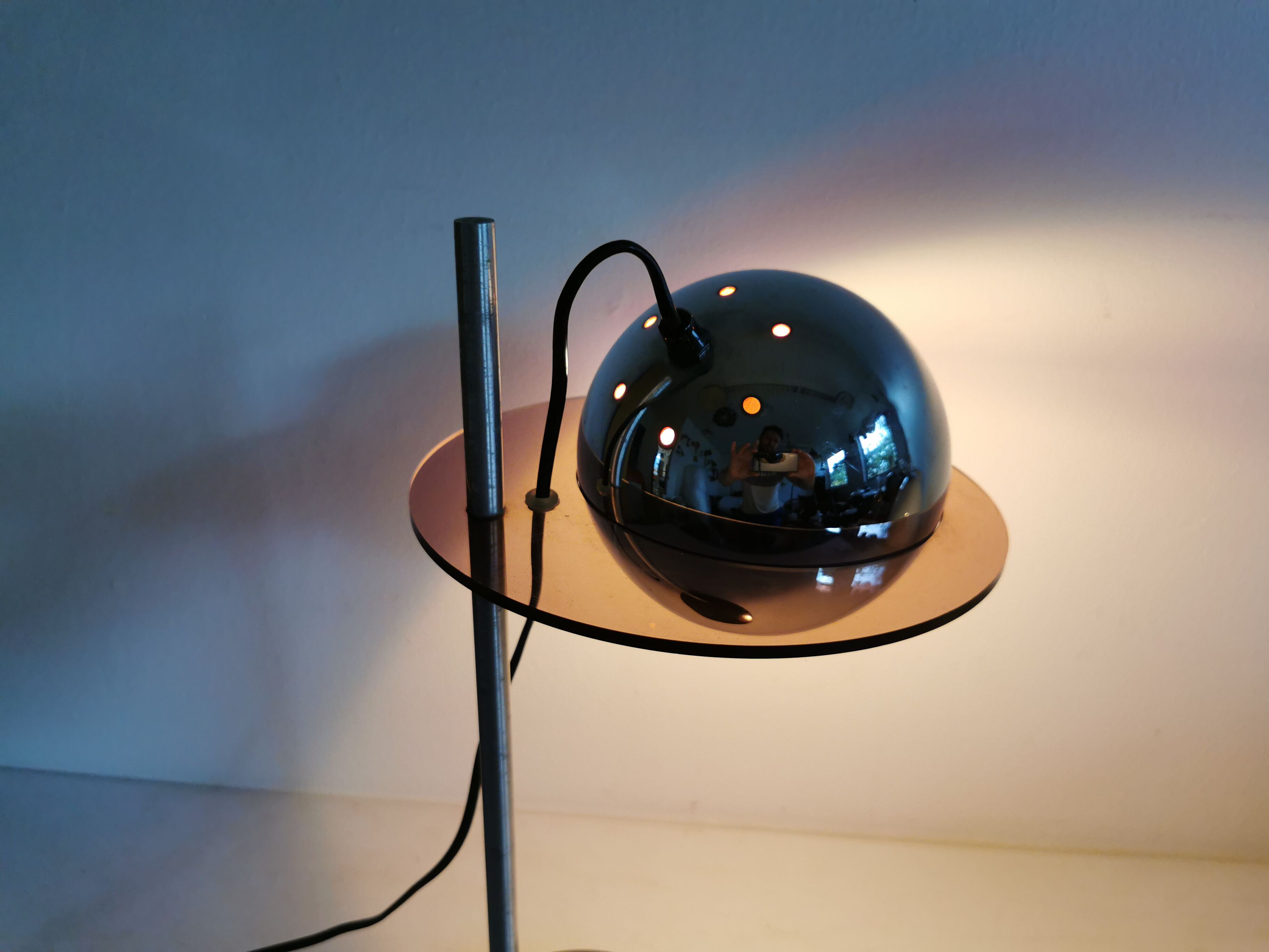 Lampe de table Space Age, en aluminium, métal et plexi plastique