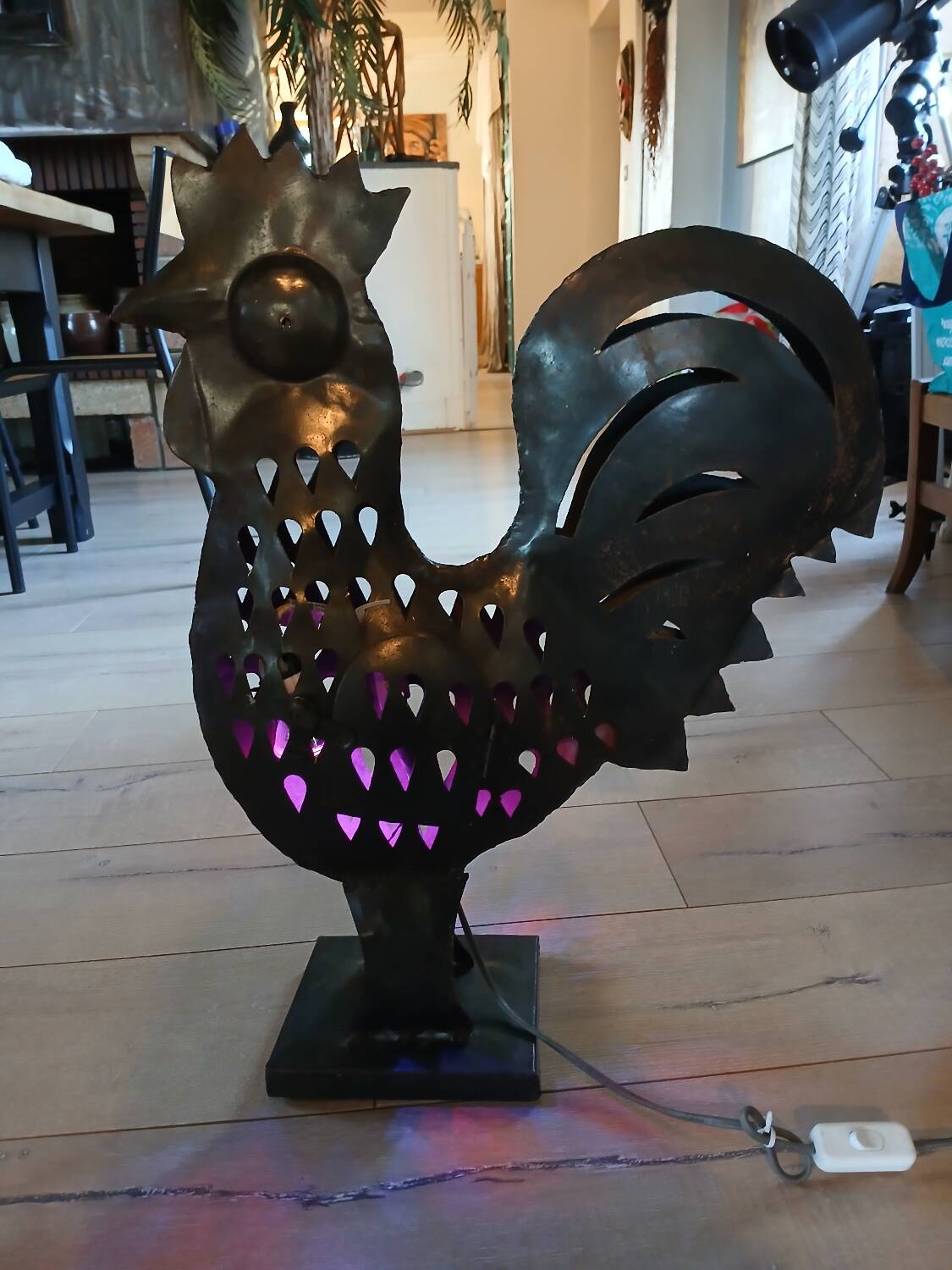 Wrought iron table lamp/rooster