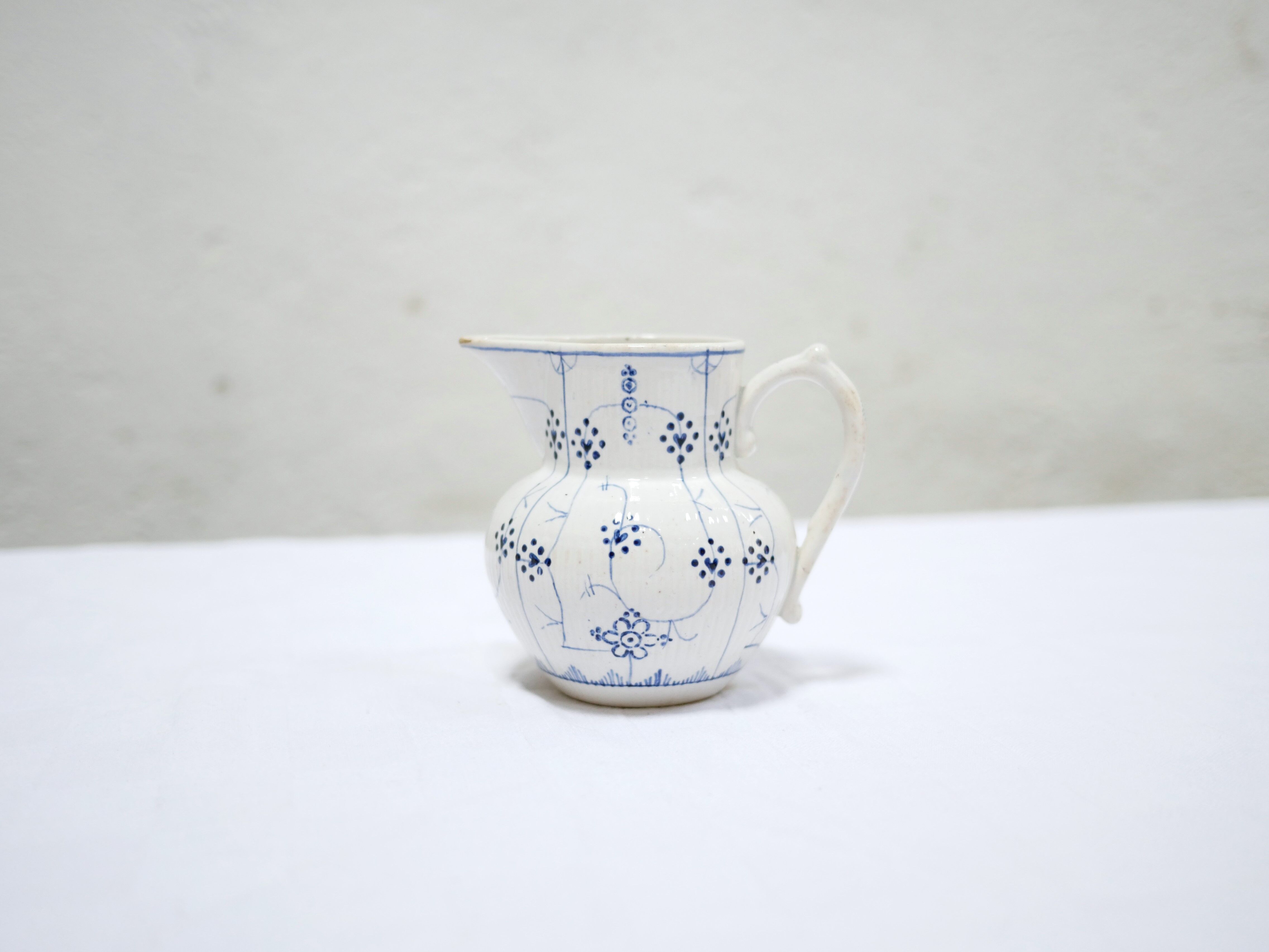 Pot à lait vintage en céramique par la manufacture Sarreguemines