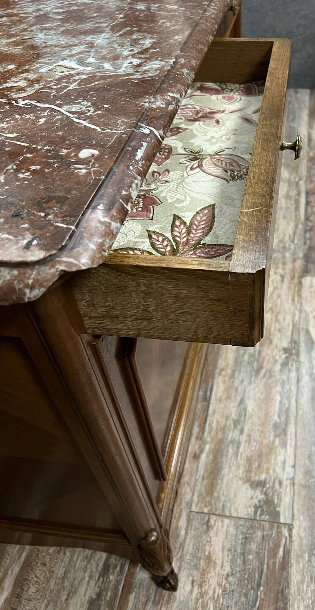 Superb Louis XV style chest of drawers with psyche doors in walnut marquetry circa 1880