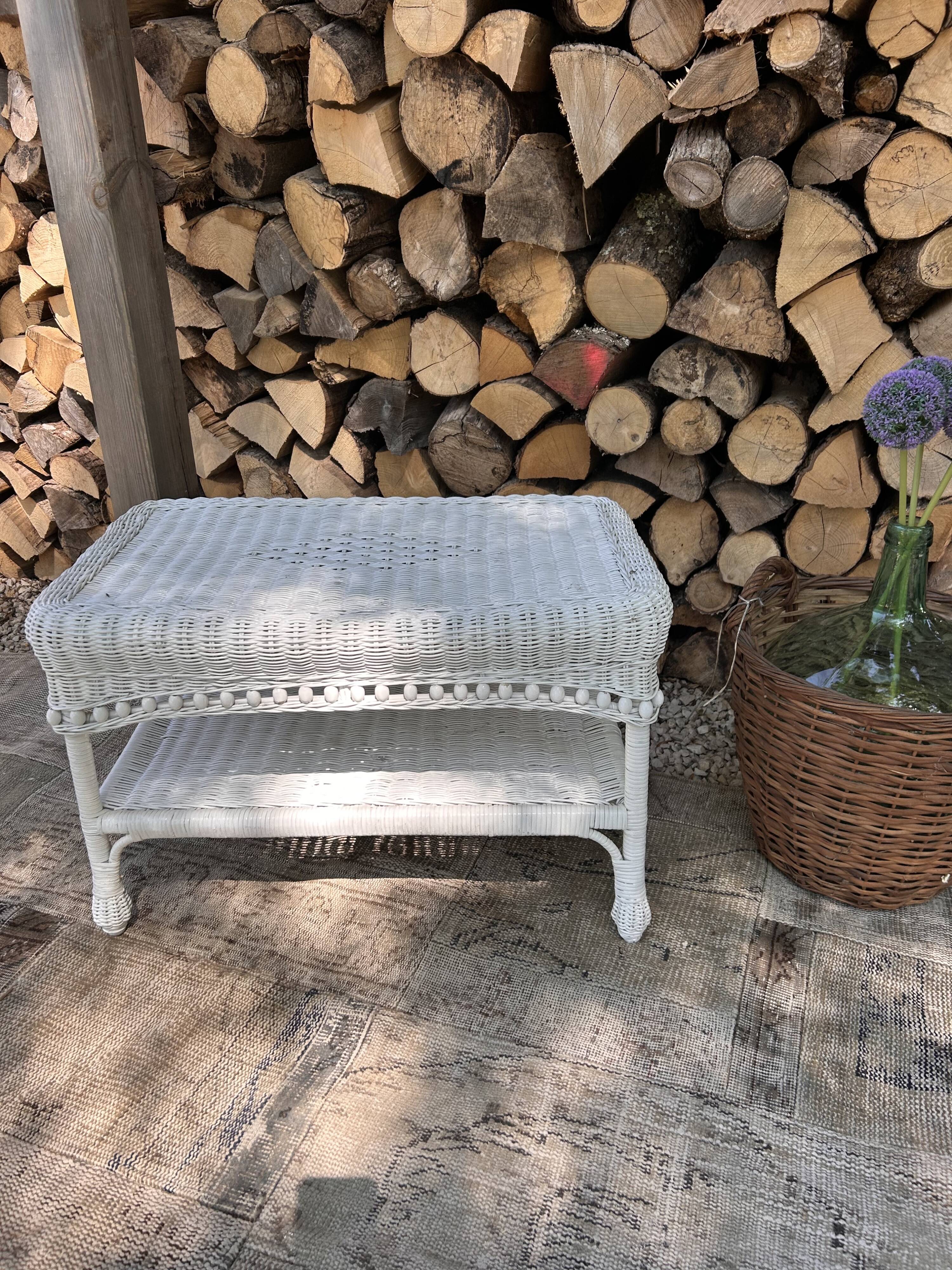 Table basse osier vintage blanche