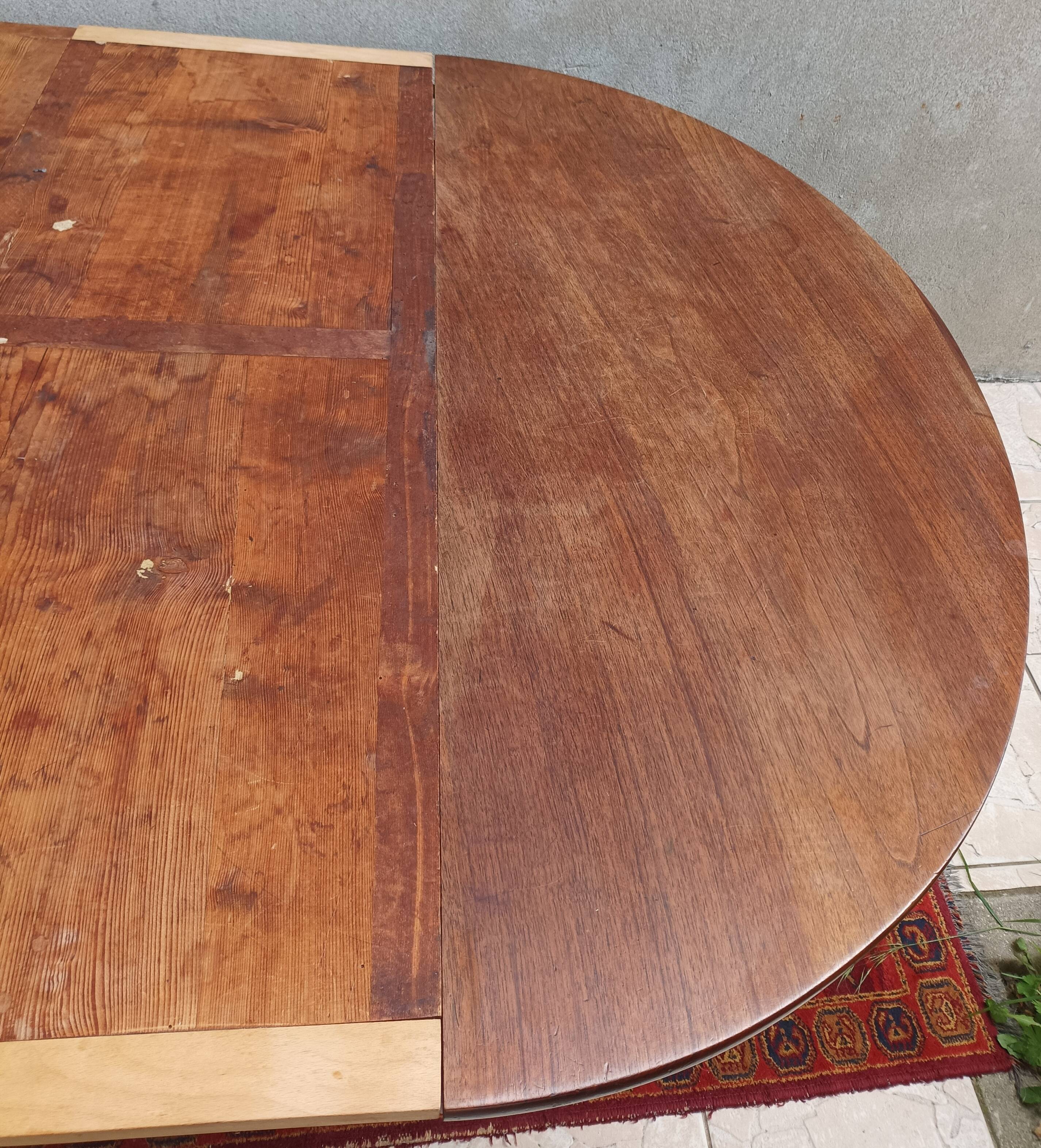 English oval table with 19th century mahogany extensions