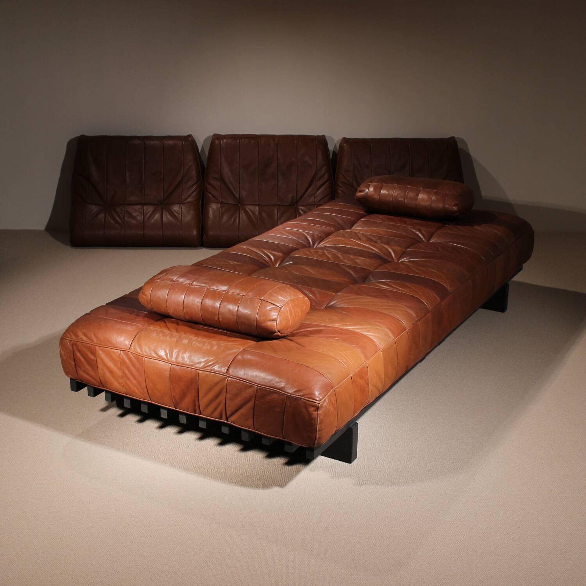 Lit de jour 'DS-80' en cuir patchwork cognac par De Sede, Suisse
