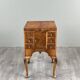 Bureau de style Queen Anne en placage de loupe de noyer, XXe siècle