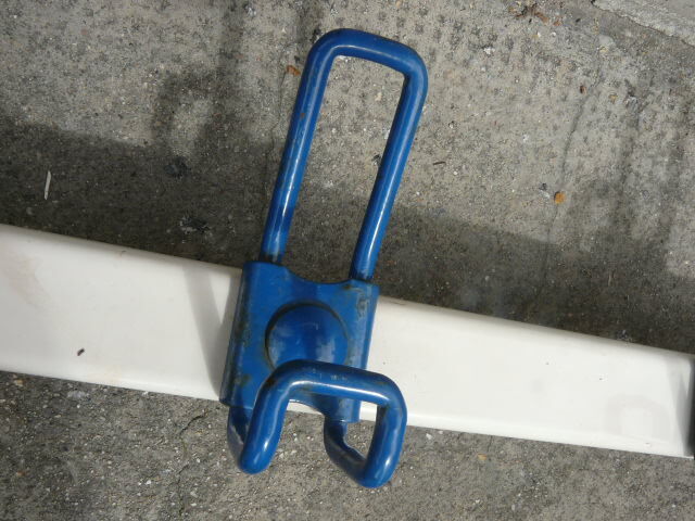 School wall coat rack - white and blue lacquered metal cloakroom 9 hooks