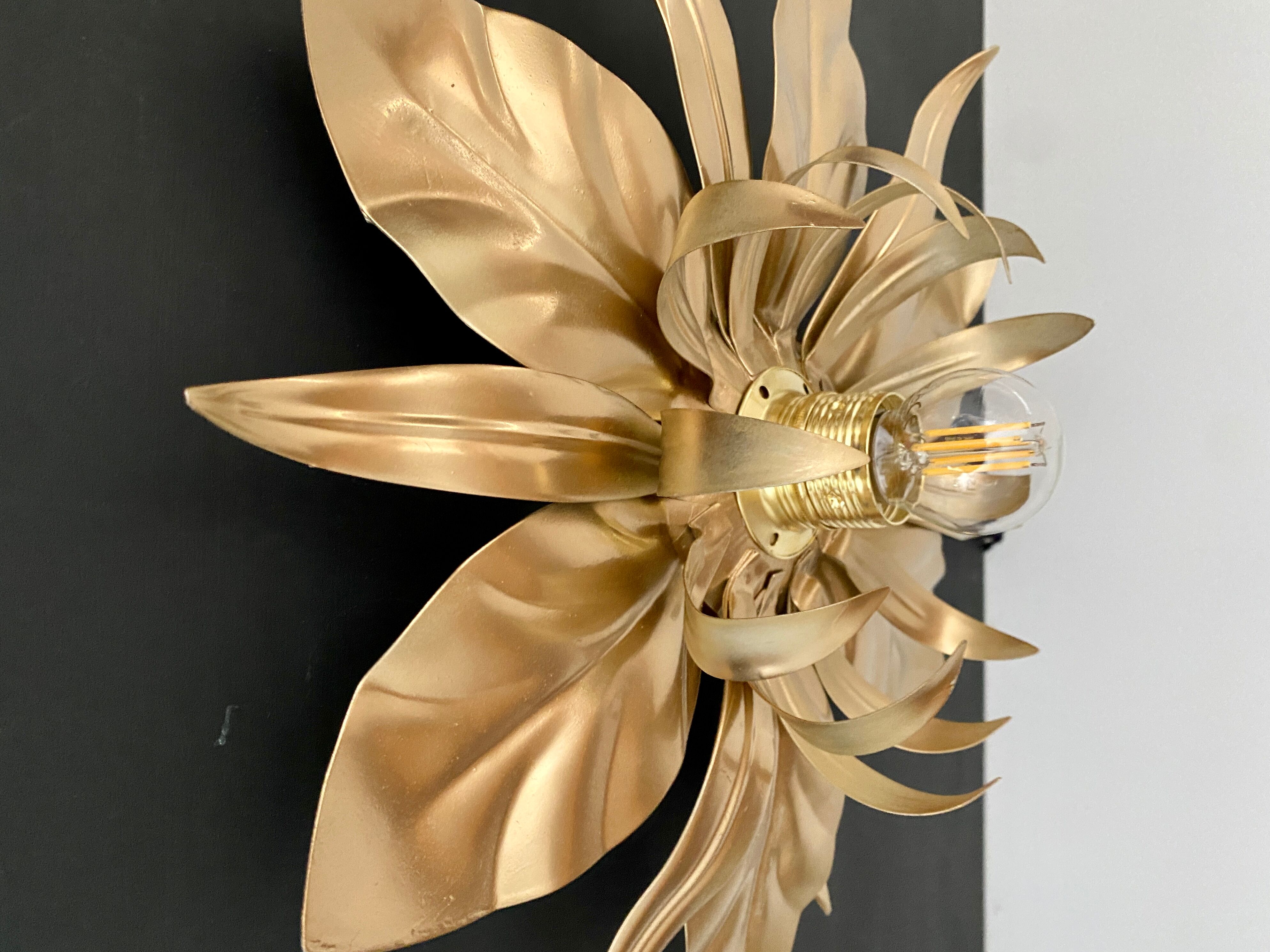 Vintage wall lamp golden leaves