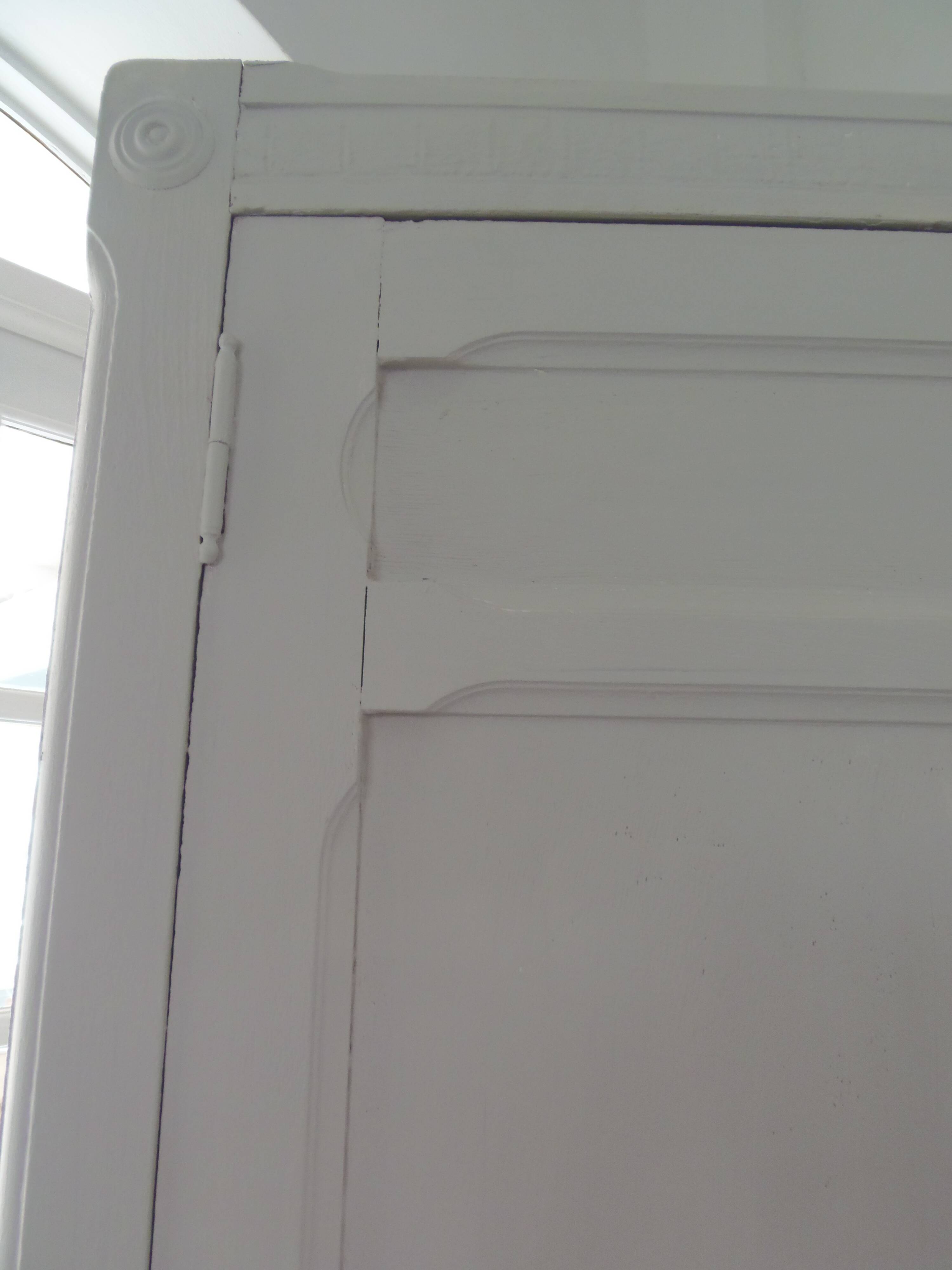 Vintage Parisian wardrobe, 2 doors re-enchanted in pearl gray.