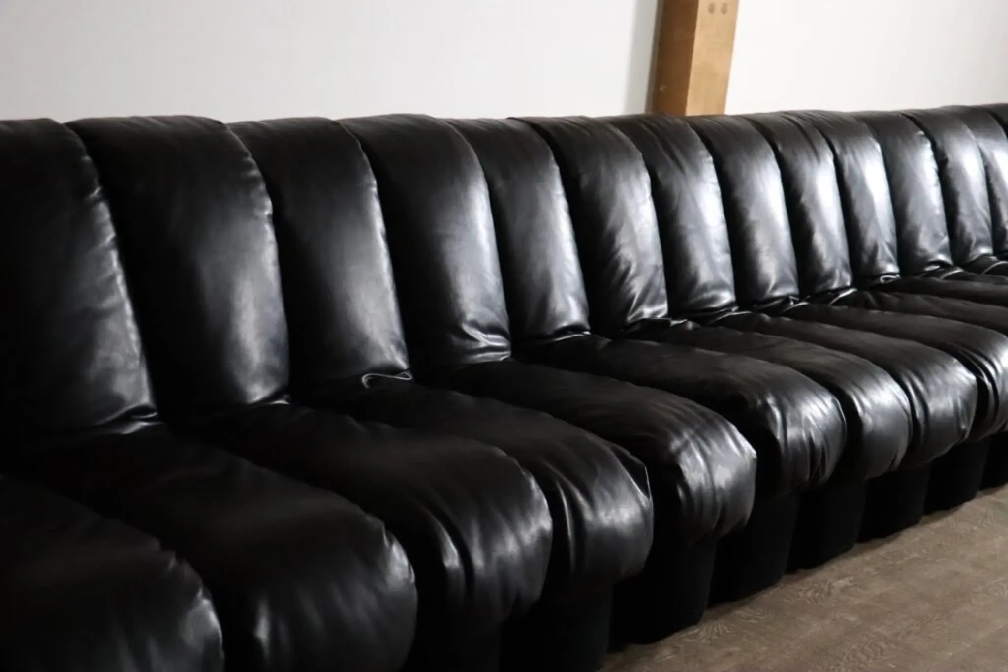 De Sede DS 600 “Non-Stop” sectional black leather sofa by Heinz Ulrich, Ueli Berger and Eleanora Peduzzi-Riva, 1970s