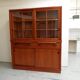 Vitrine de cuisine vintage avec portes coulissantes