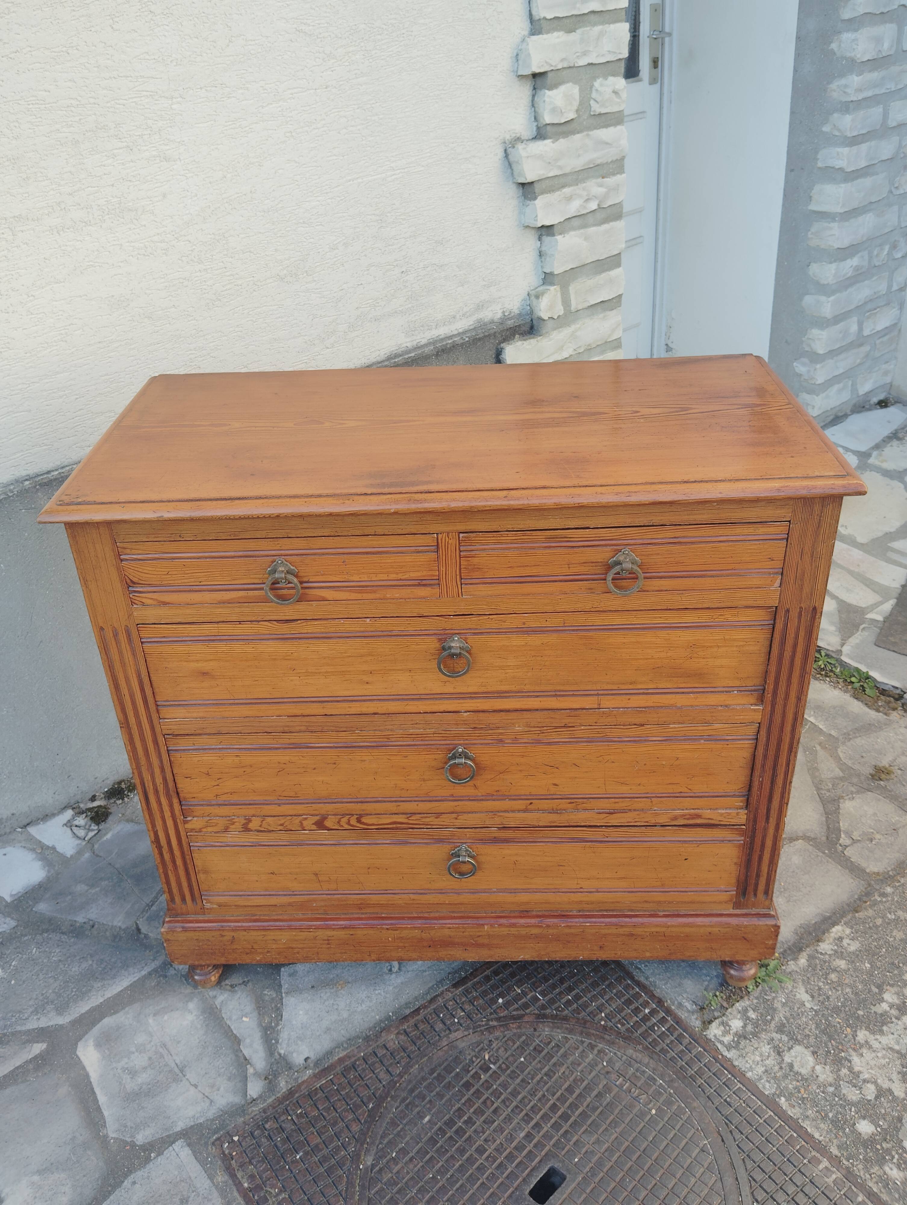 Handcrafted 5-drawer chest of drawers from the early 20th century