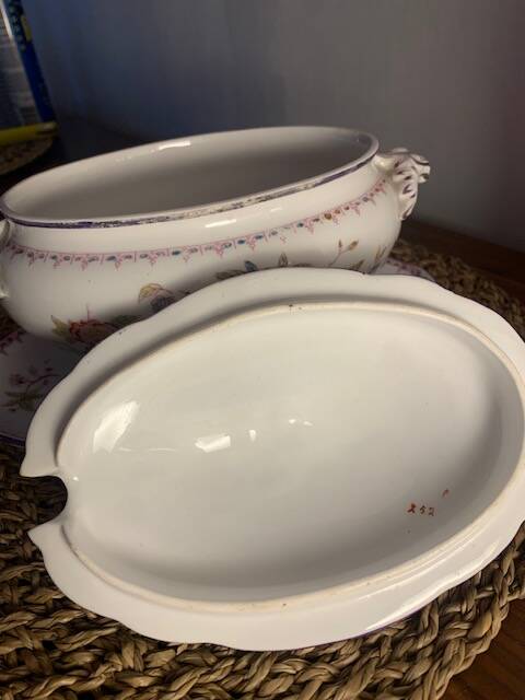 Sauce boat with lid in Sarreguemines earthenware 1860-1919