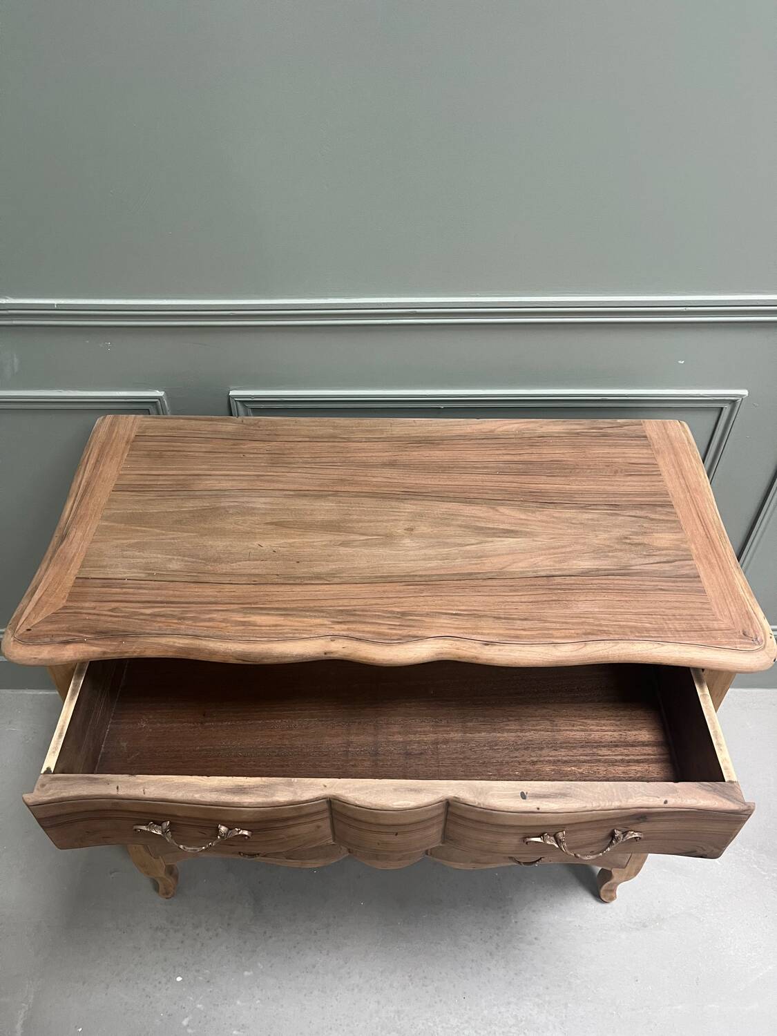 Shabby chic chest of drawers