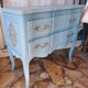 Commode en bois massif repeint bleu lagune style Louis XV à 2 tiroirs