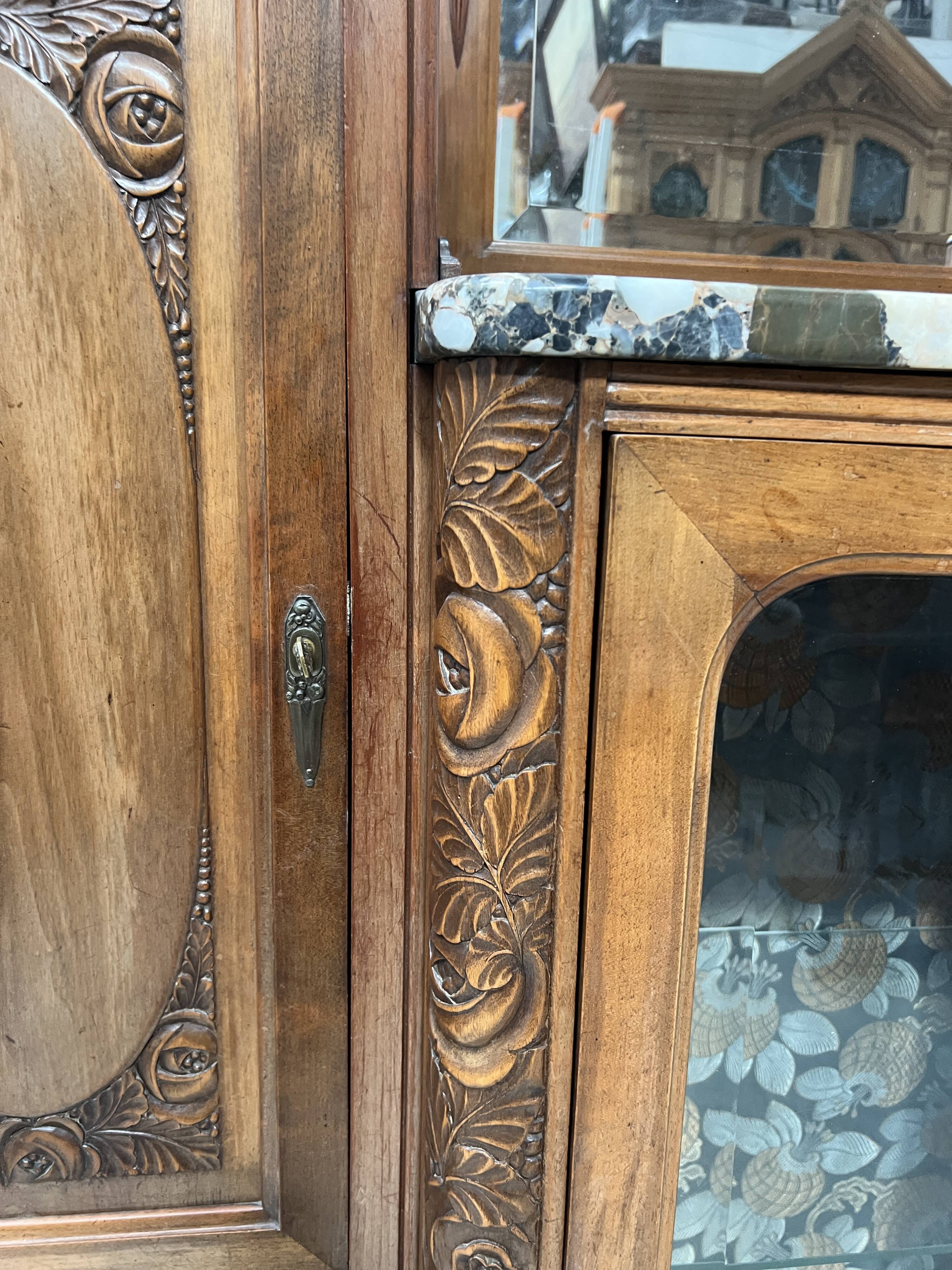Art Deco buffet in solid walnut, 20th century.