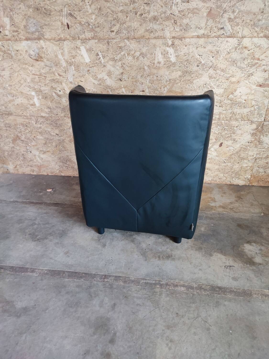 Leather club armchair from the Roset brand