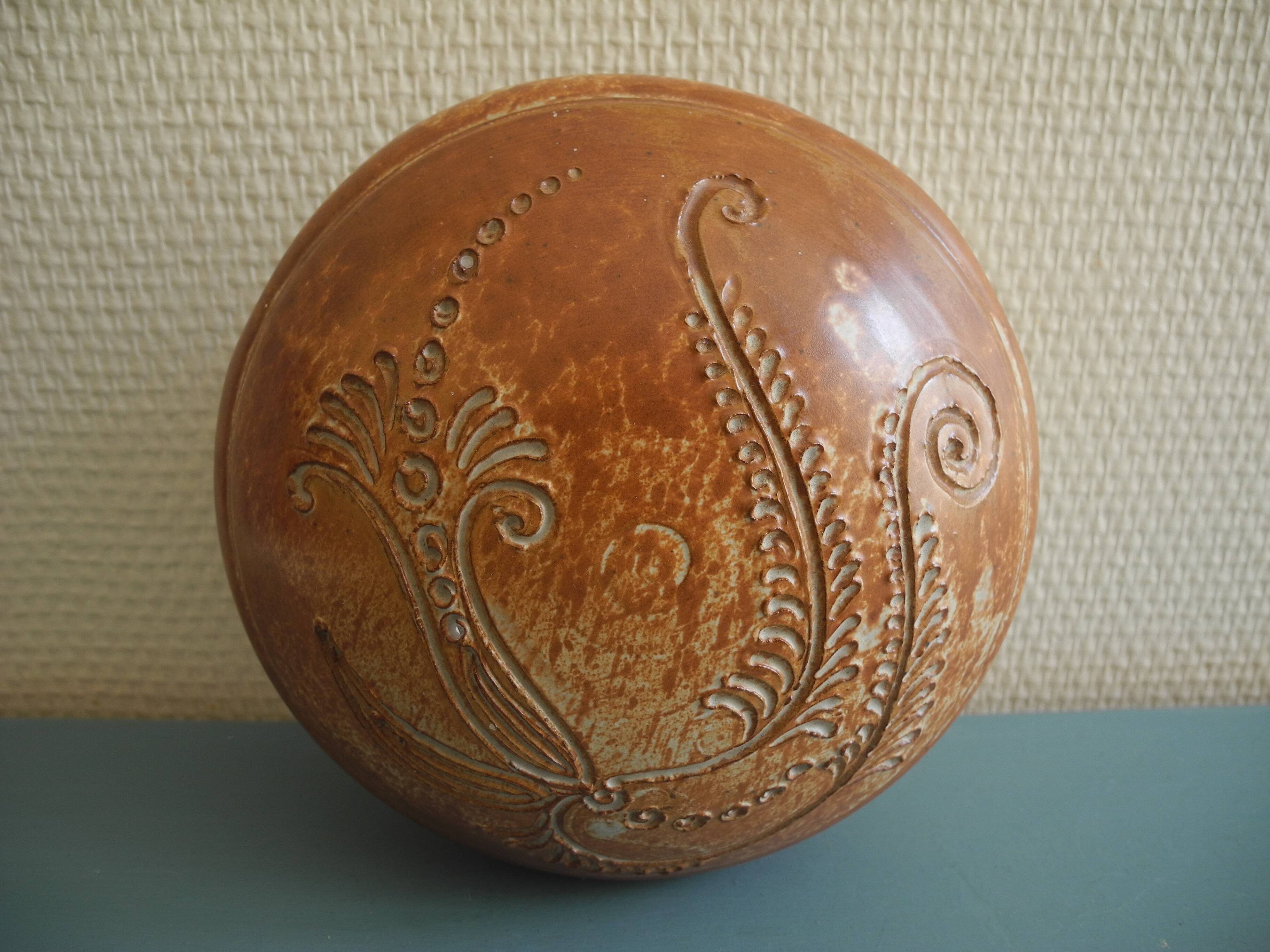 ancienne bouquetière murale pièce unique vintage ceramic wall vase