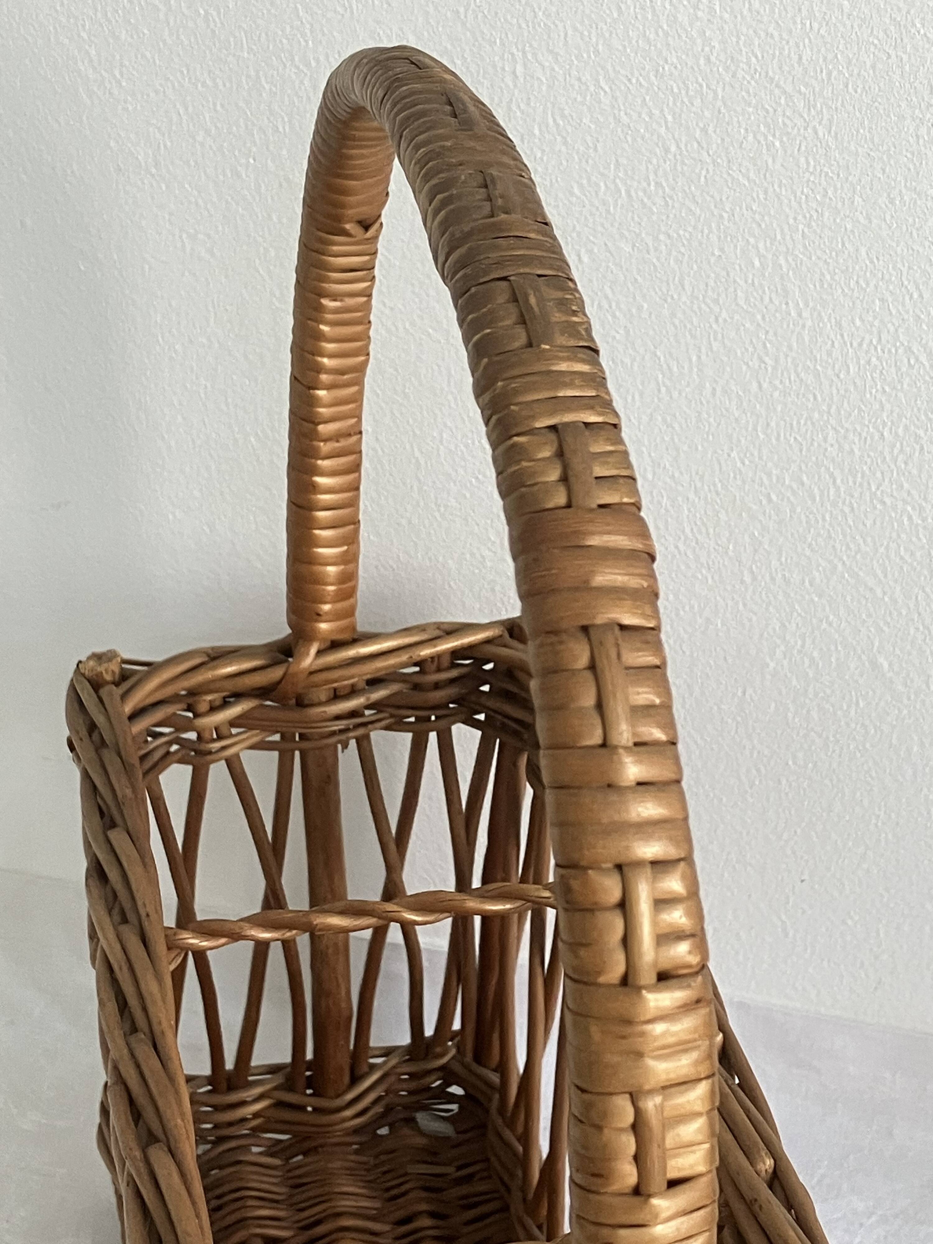 Bottle holder, woven wicker