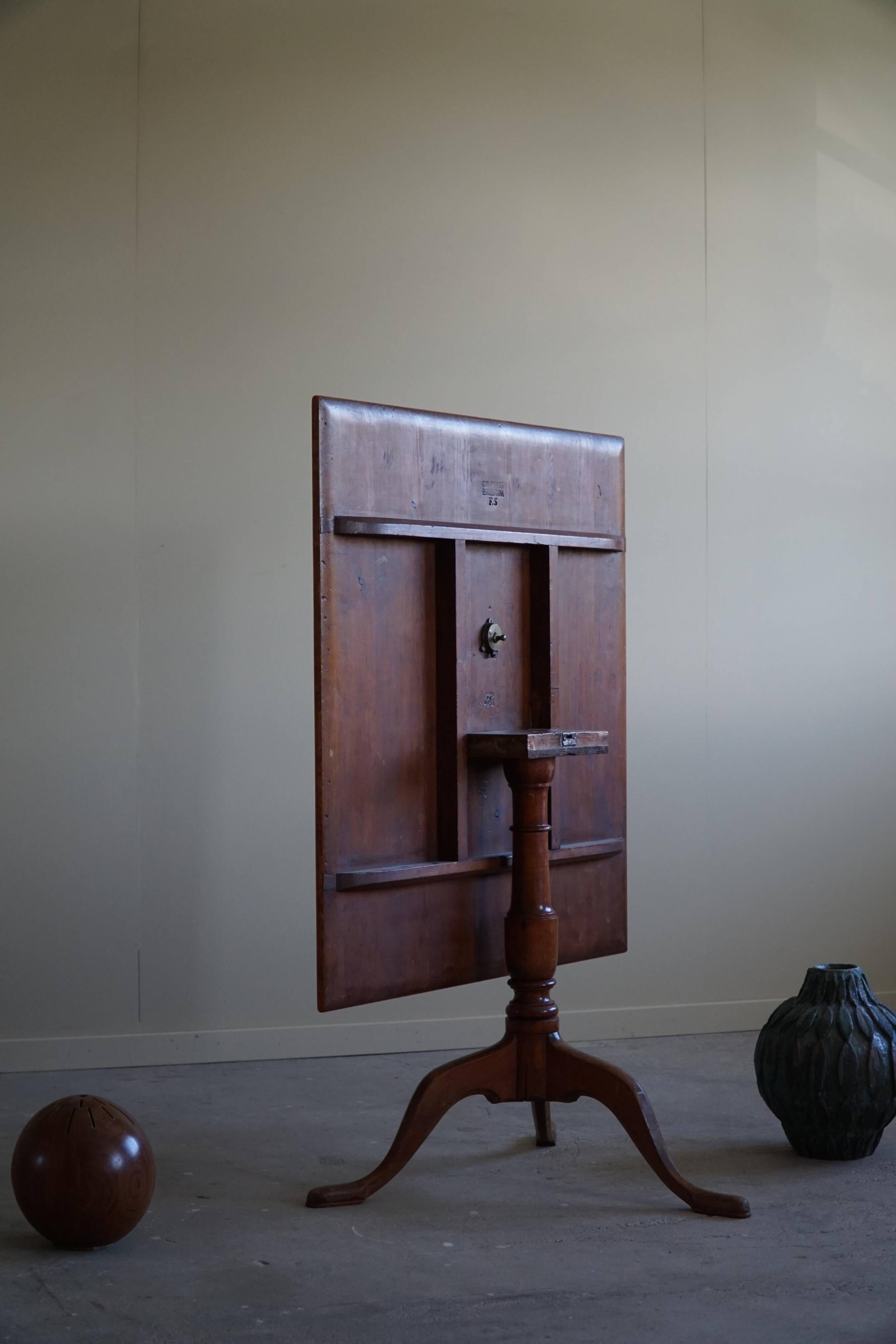 A Swedish folding table made of burl wood by Carl Hollst, Eskilstuna, 1787-1830.