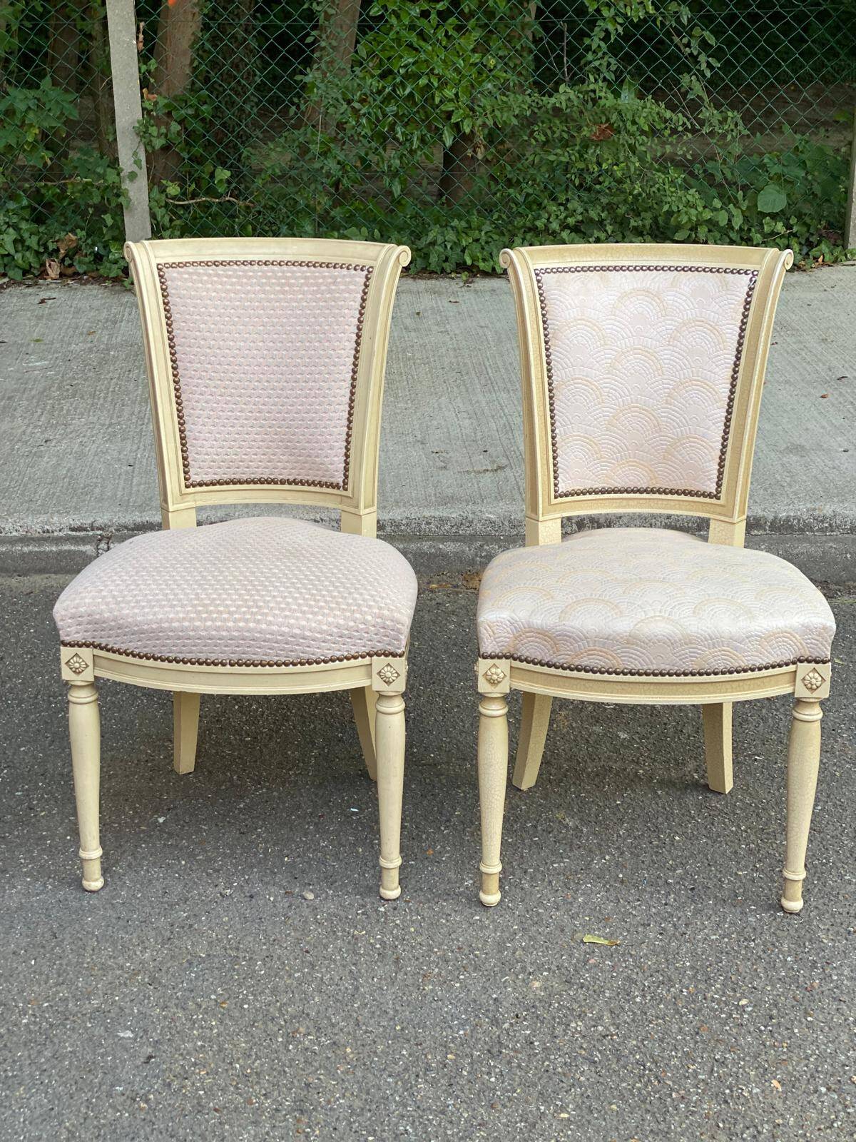 2 chaises Louis XVI en bois beige rembourrées