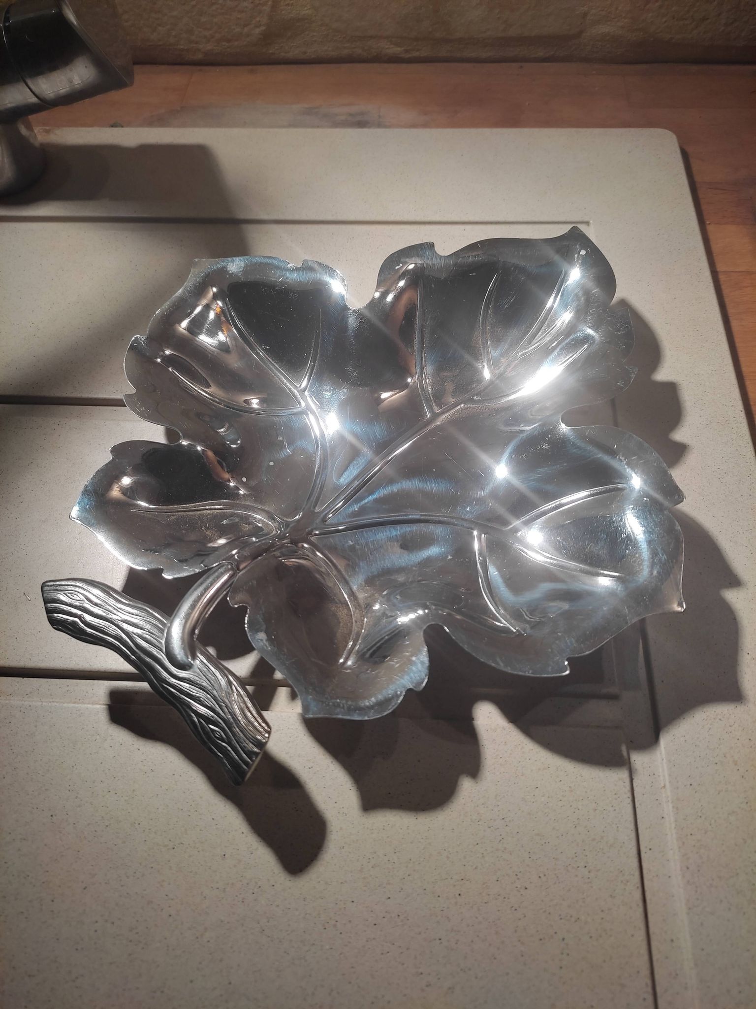 Aperitif dish leaf shape