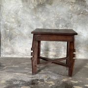 Coffee table, petite table basse indonésienne ancienne moderniste en teck